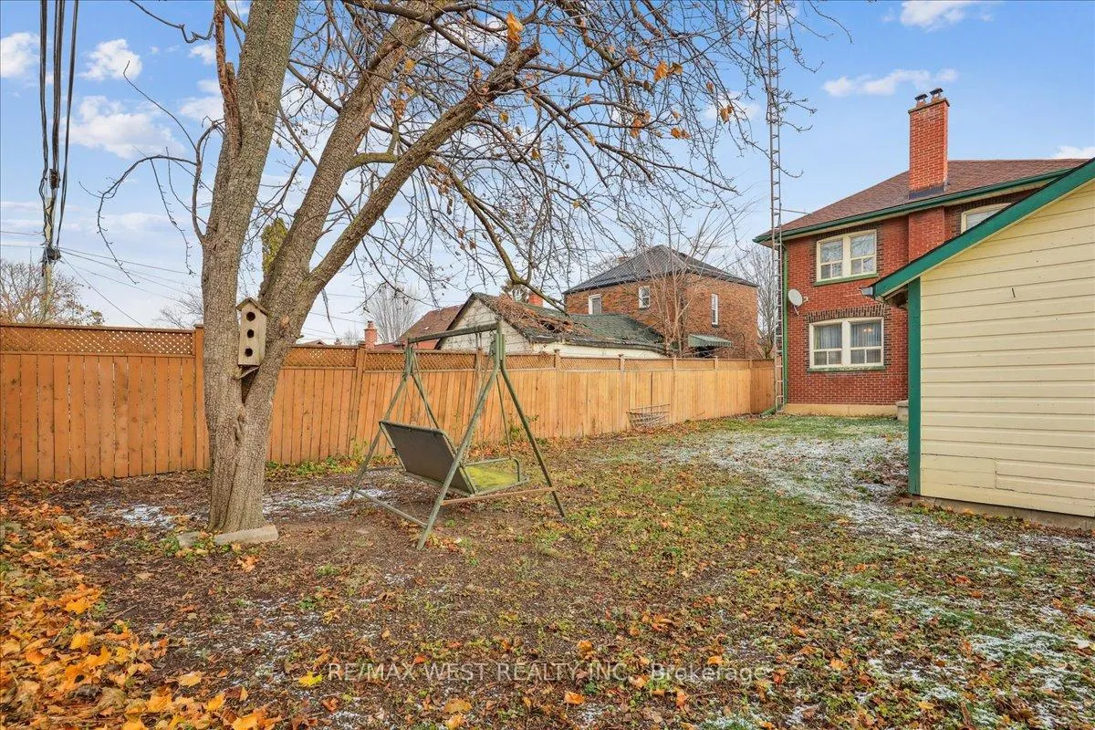 Photo 9 of 66 Warren Avenue, Oshawa, McLaughlin — HOMEH