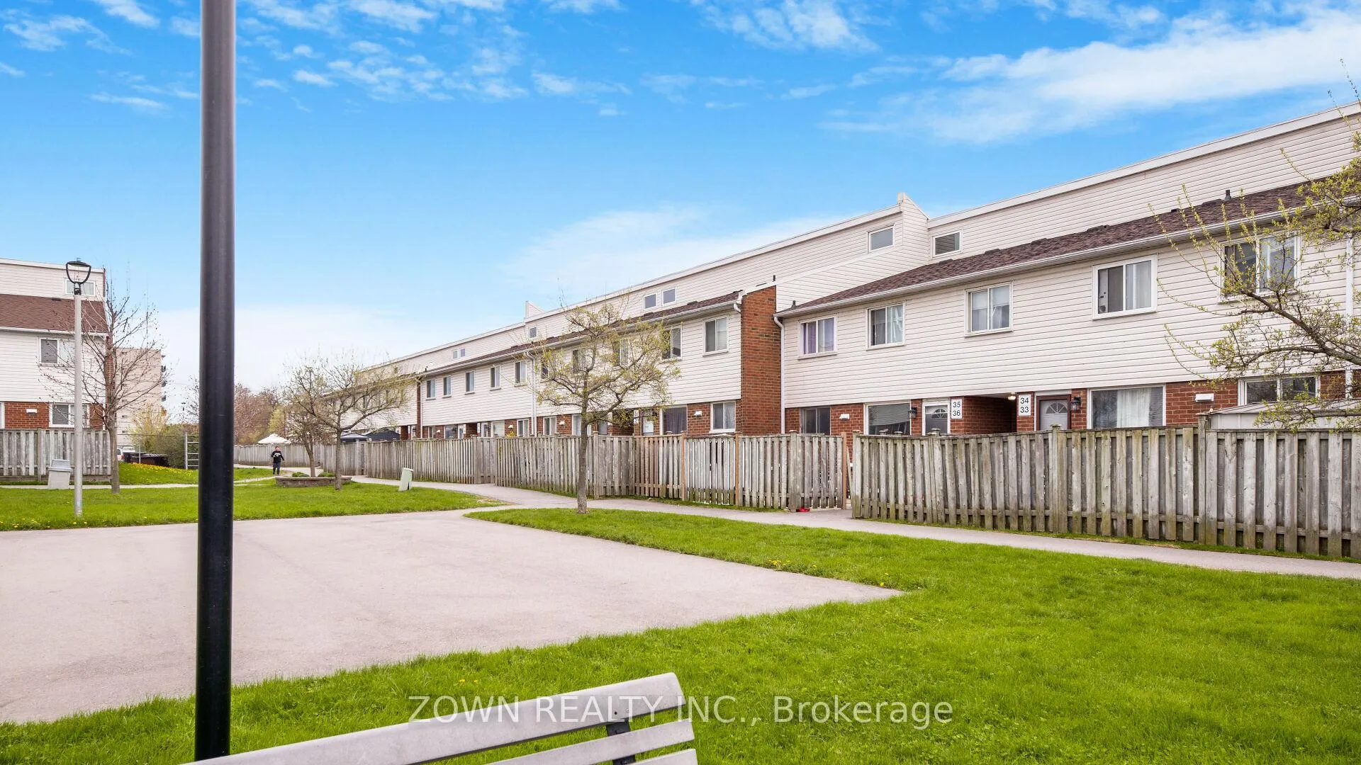 Front of Unit 32, 401 Wenworth Street W