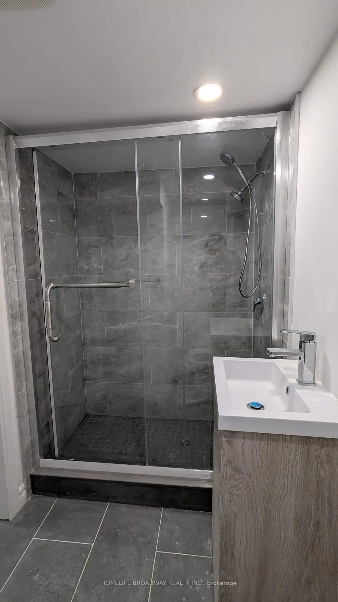 Photo 5 of Unit (Lower Level), 489 Barrhill Road, Vaughan, Maple — HOMEH