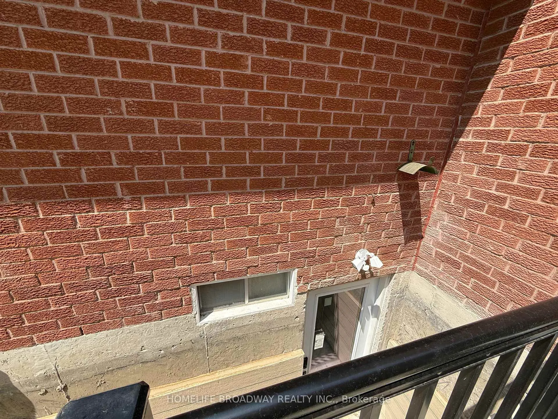 Photo 7 of Unit (Lower Level), 489 Barrhill Road, Vaughan, Maple — HOMEH