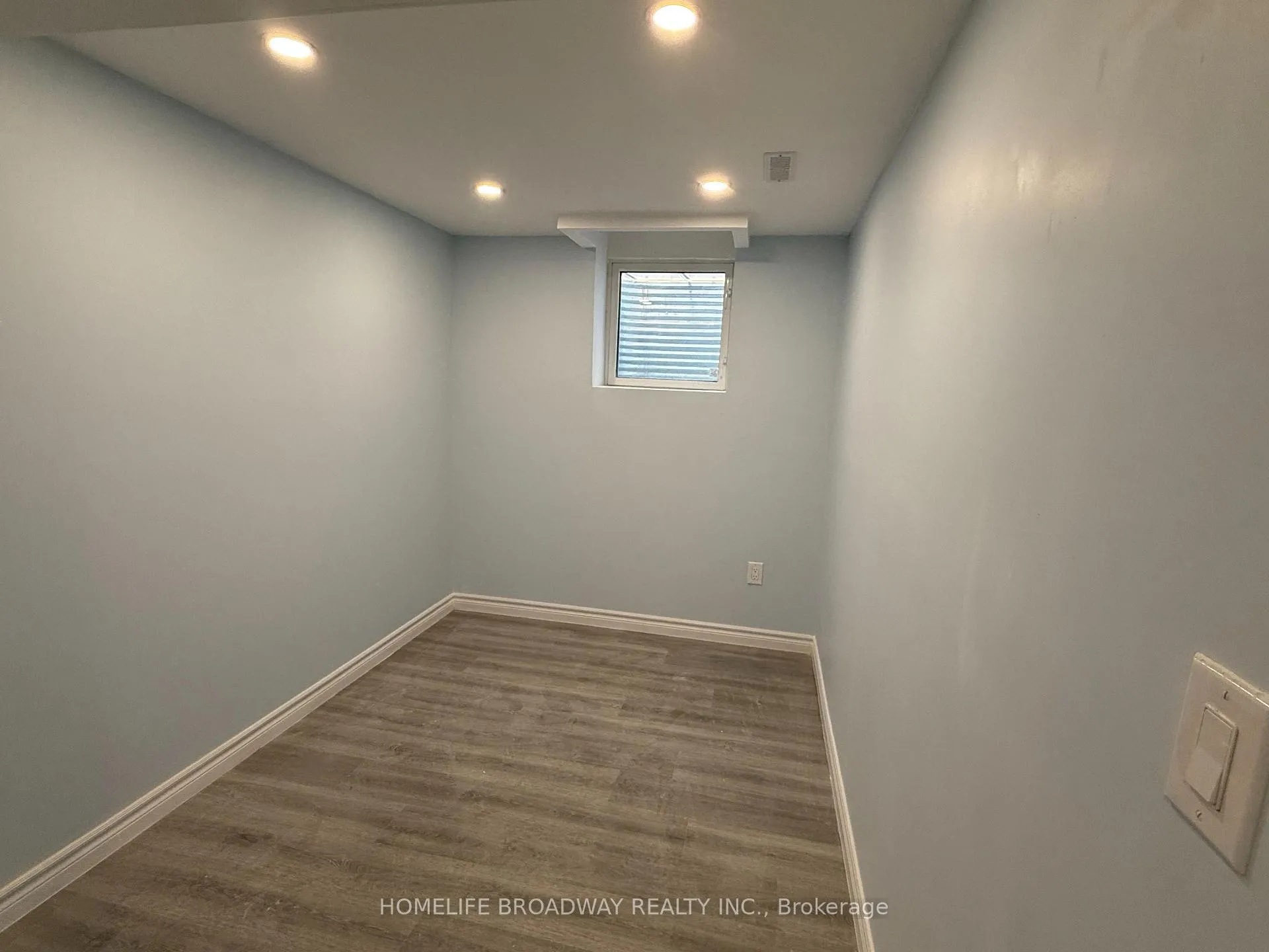 Photo 10 of Unit (Lower Level), 489 Barrhill Road, Vaughan, Maple — HOMEH