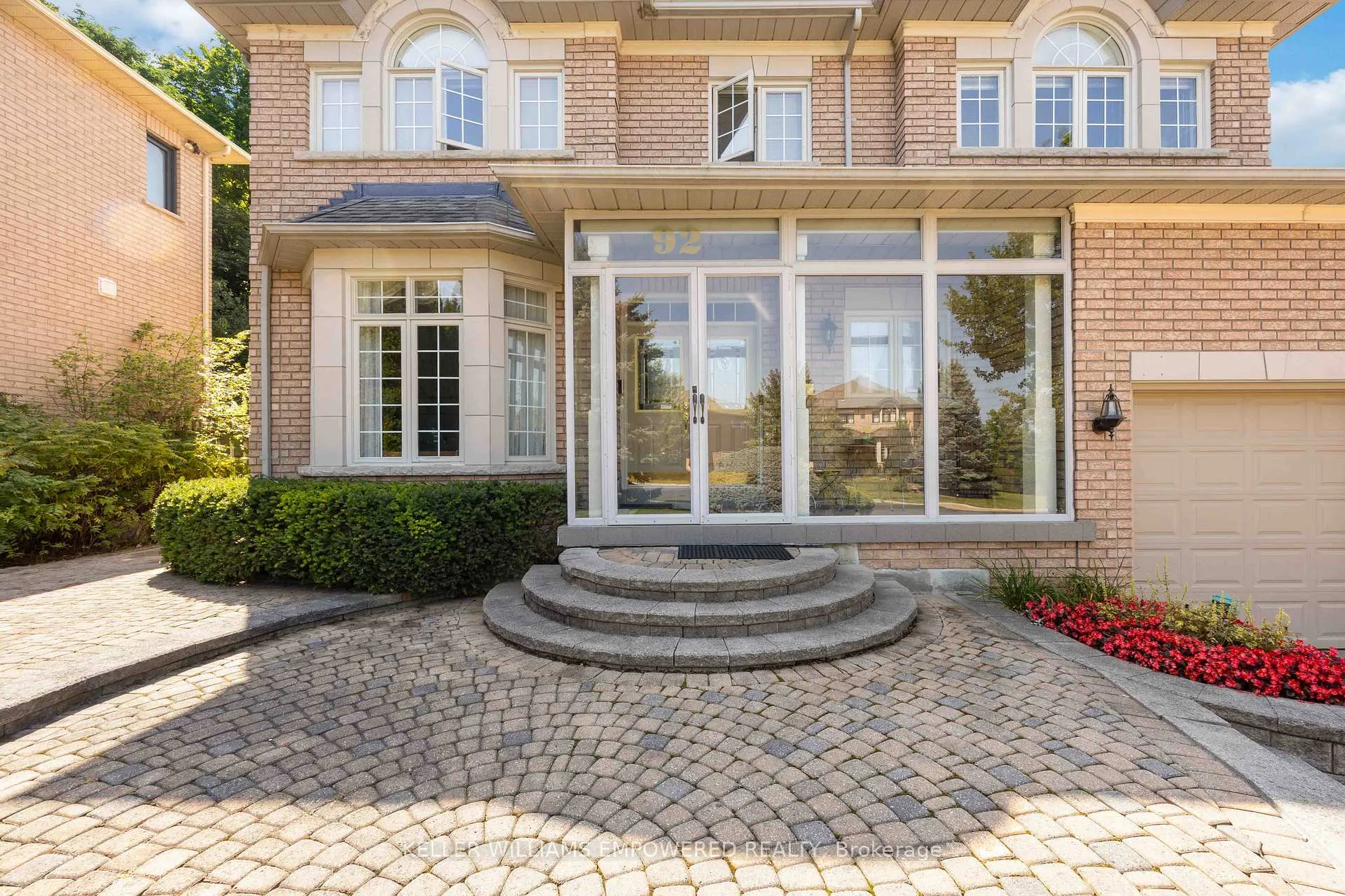 Photo 2 of 92 Oakhaven Drive, Markham, Cachet — HOMEH