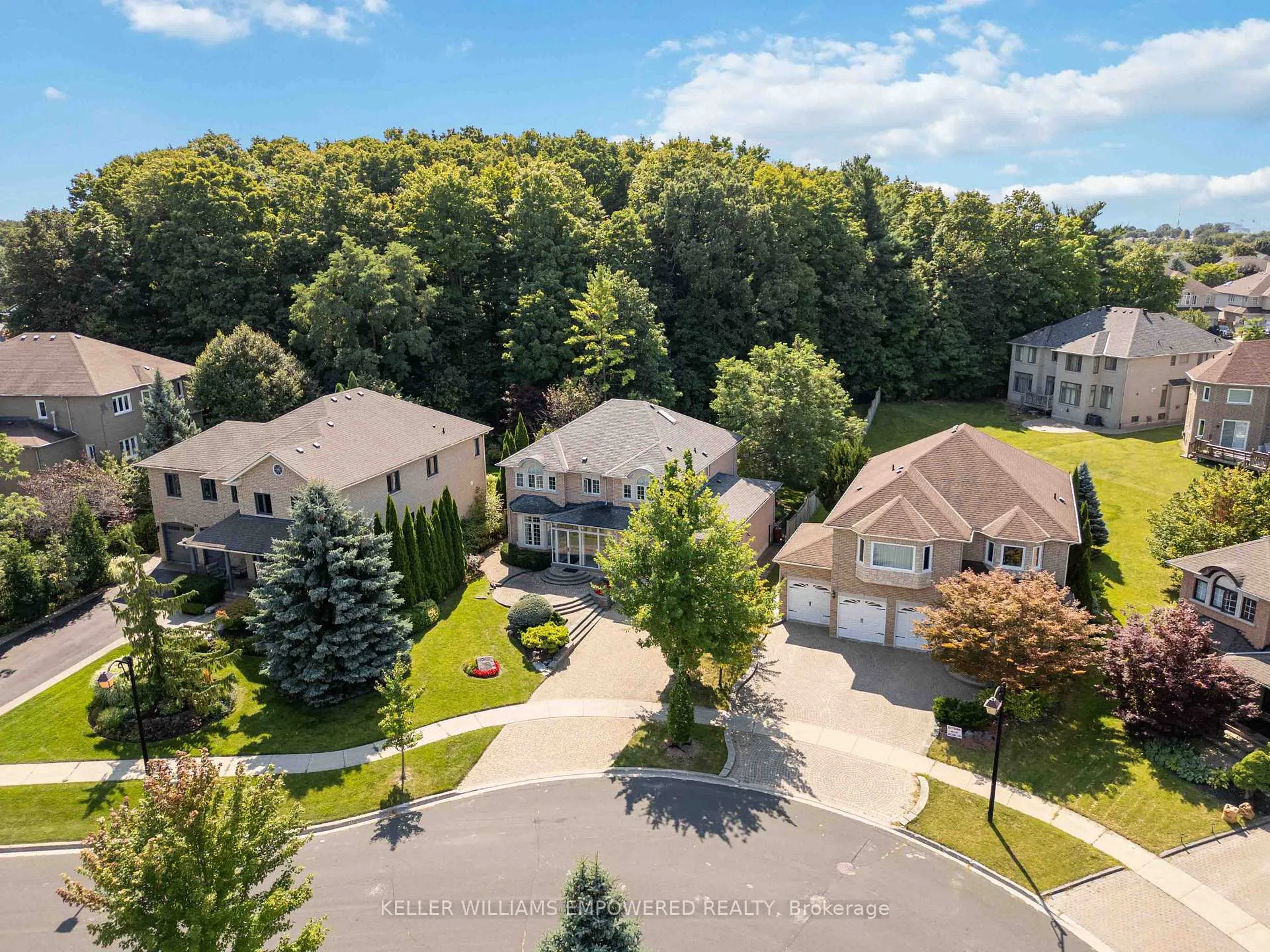 Photo 3 of 92 Oakhaven Drive, Markham, Cachet — HOMEH