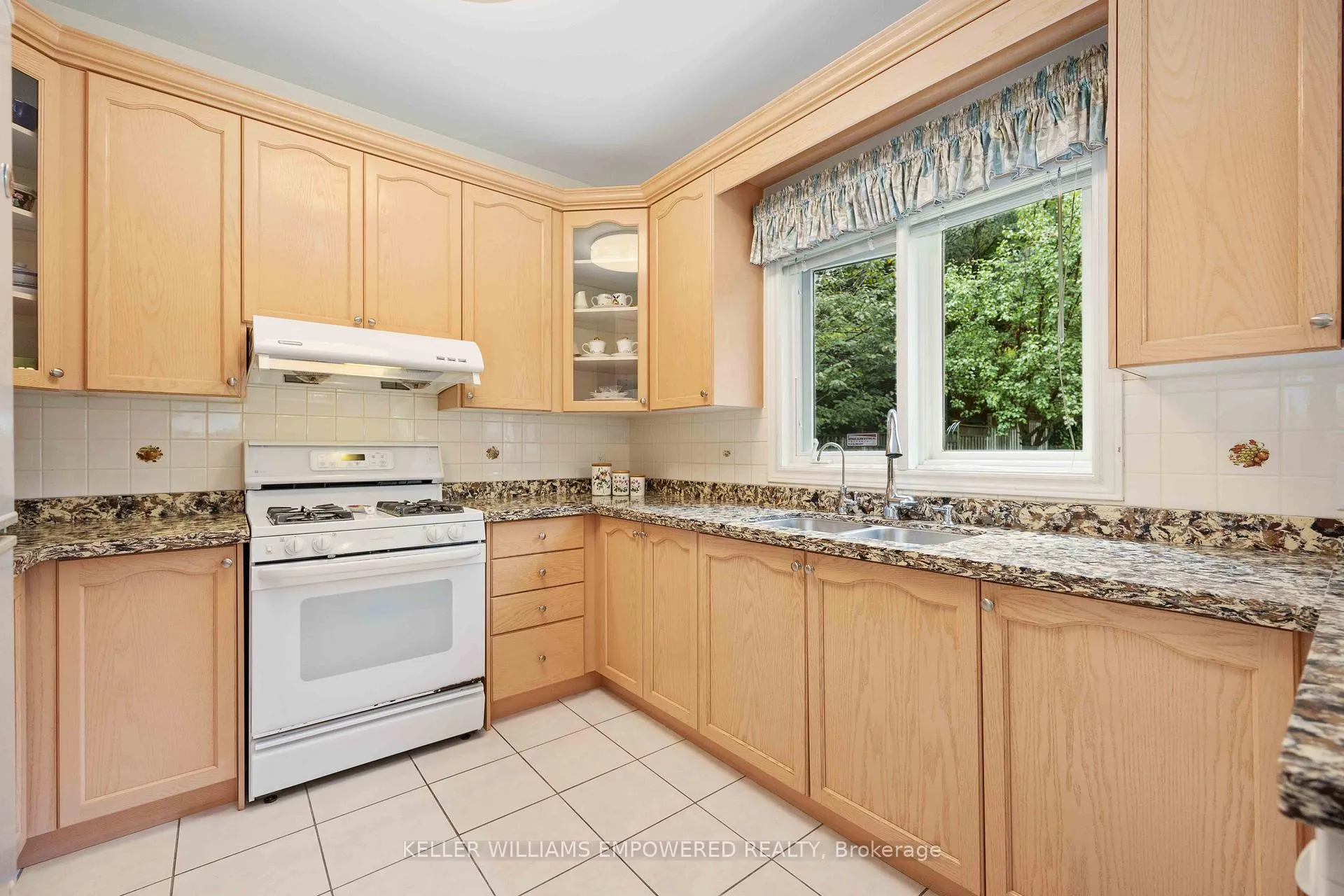 Photo 15 of 92 Oakhaven Drive, Markham, Cachet — HOMEH