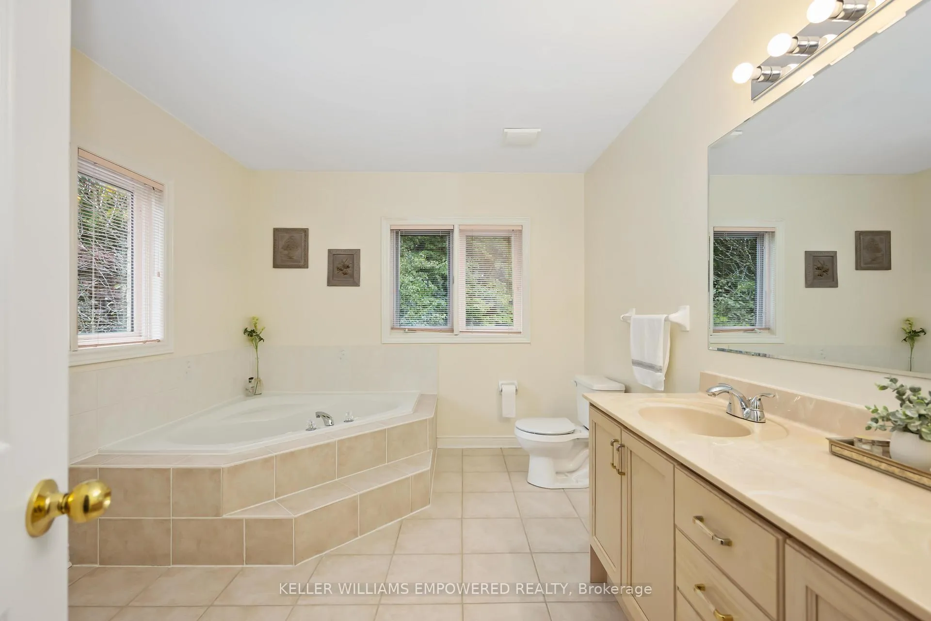 Photo 24 of 92 Oakhaven Drive, Markham, Cachet — HOMEH