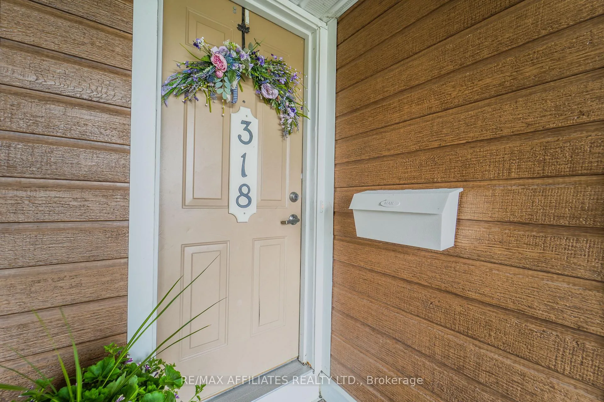 Photo 2 of 318 Crownridge Drive N, Ottawa, Kanata - Emerald Meadows/Trailwest — HOMEH