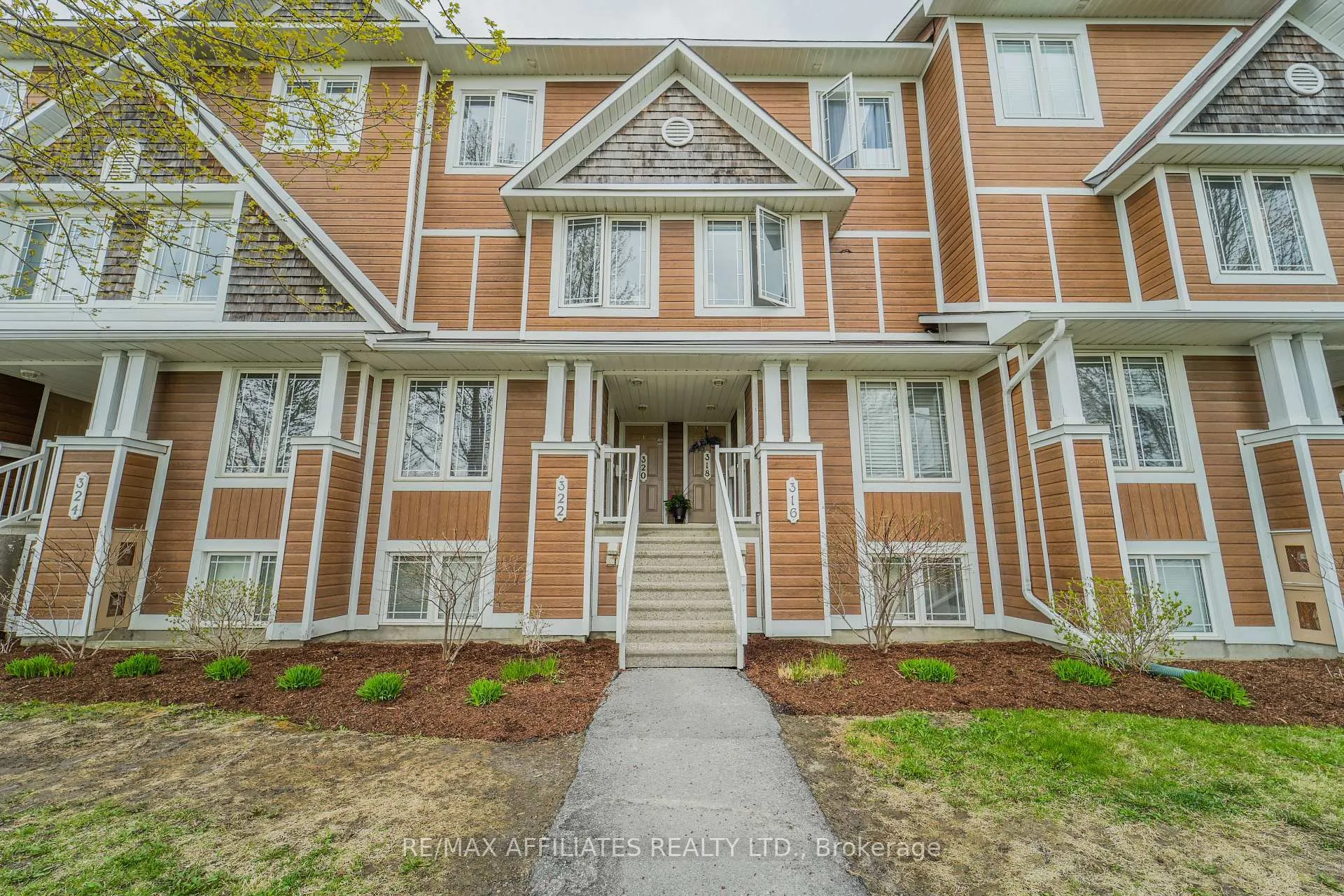 Photo 3 of 318 Crownridge Drive N, Ottawa, Kanata - Emerald Meadows/Trailwest — HOMEH