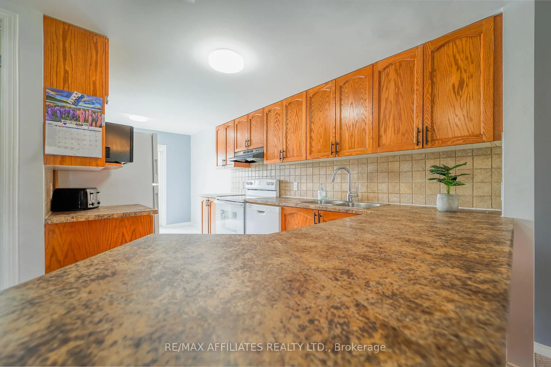 Photo 6 of 318 Crownridge Drive N, Ottawa, Kanata - Emerald Meadows/Trailwest — HOMEH