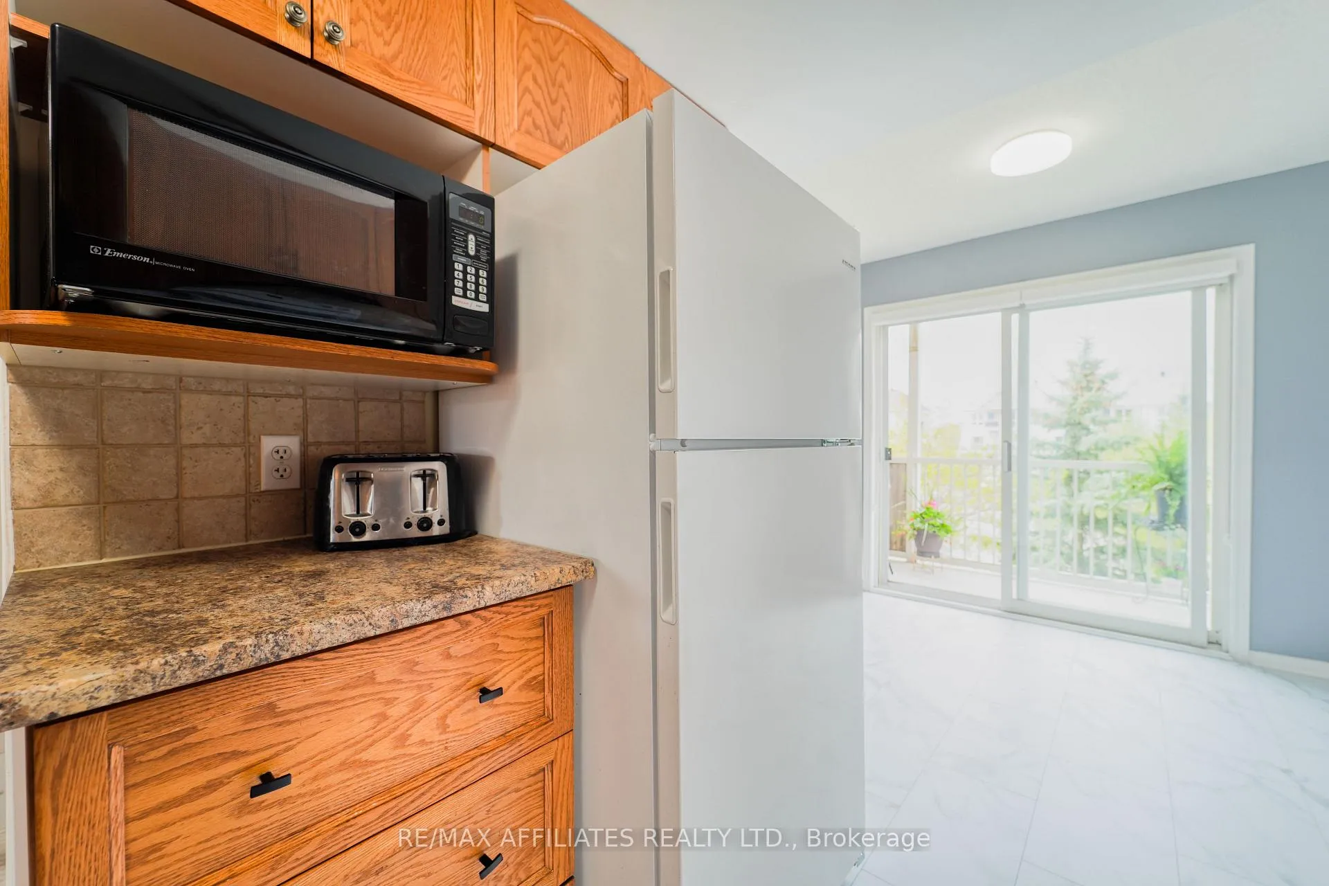 Photo 8 of 318 Crownridge Drive N, Ottawa, Kanata - Emerald Meadows/Trailwest — HOMEH