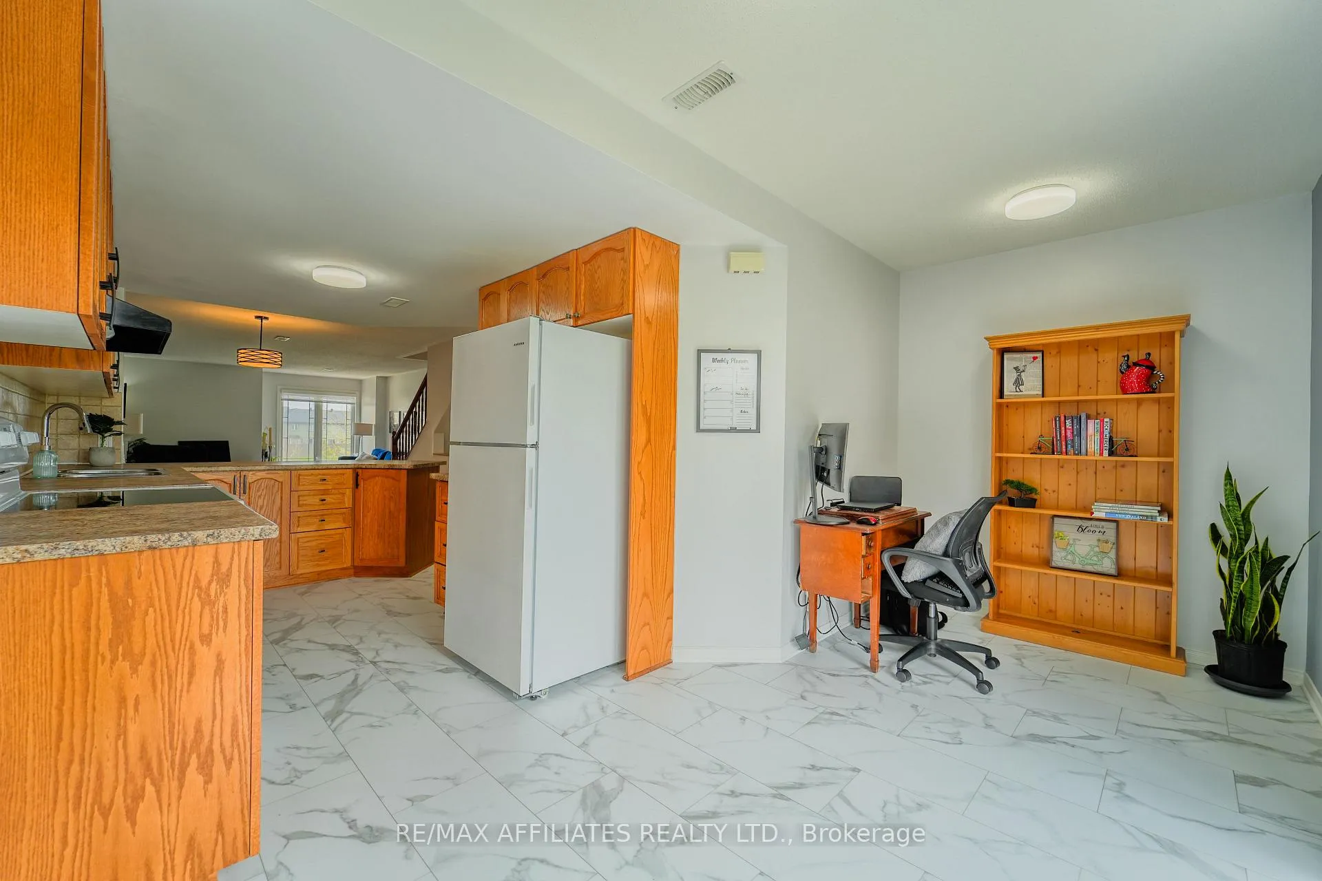 Photo 9 of 318 Crownridge Drive N, Ottawa, Kanata - Emerald Meadows/Trailwest — HOMEH