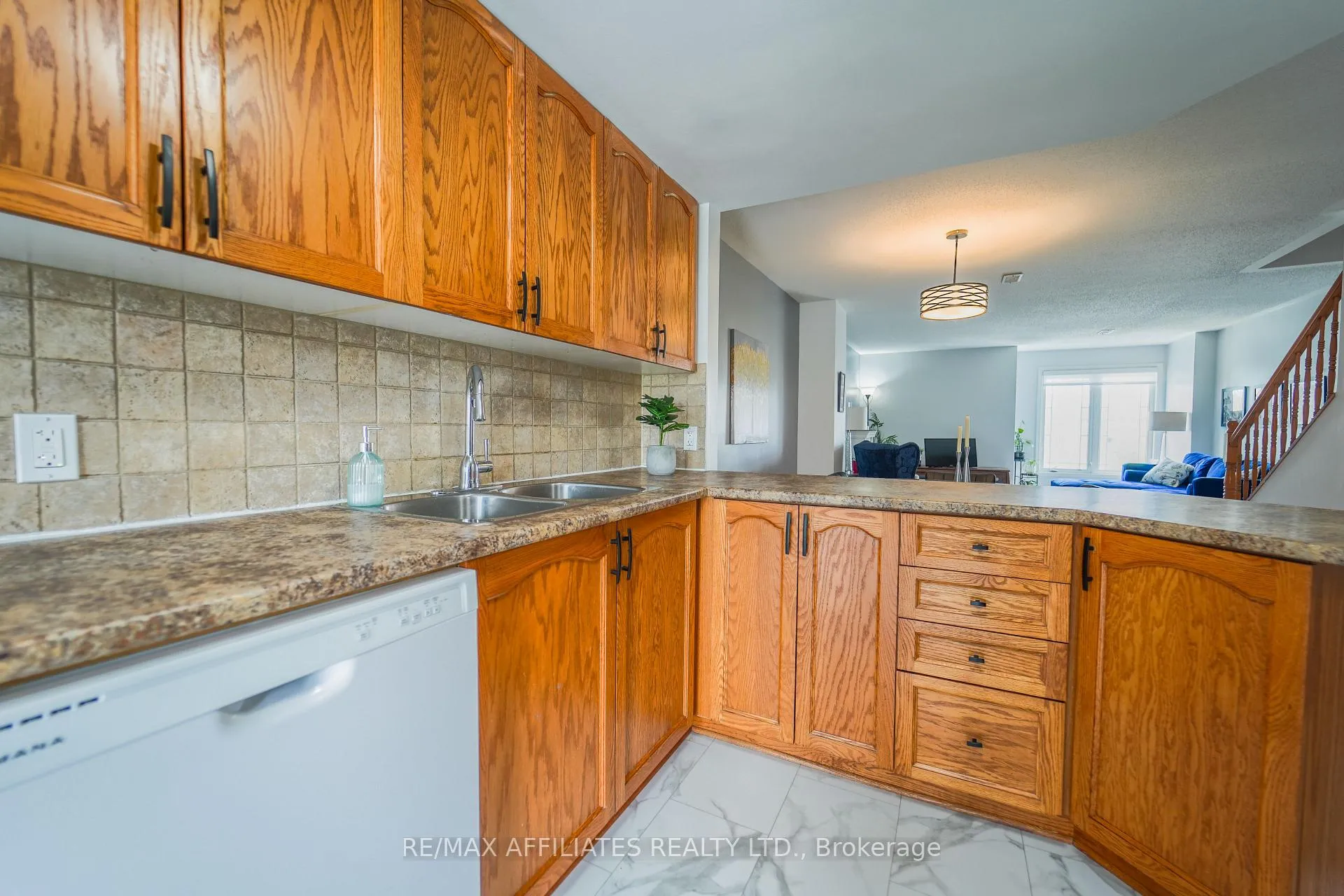Photo 11 of 318 Crownridge Drive N, Ottawa, Kanata - Emerald Meadows/Trailwest — HOMEH