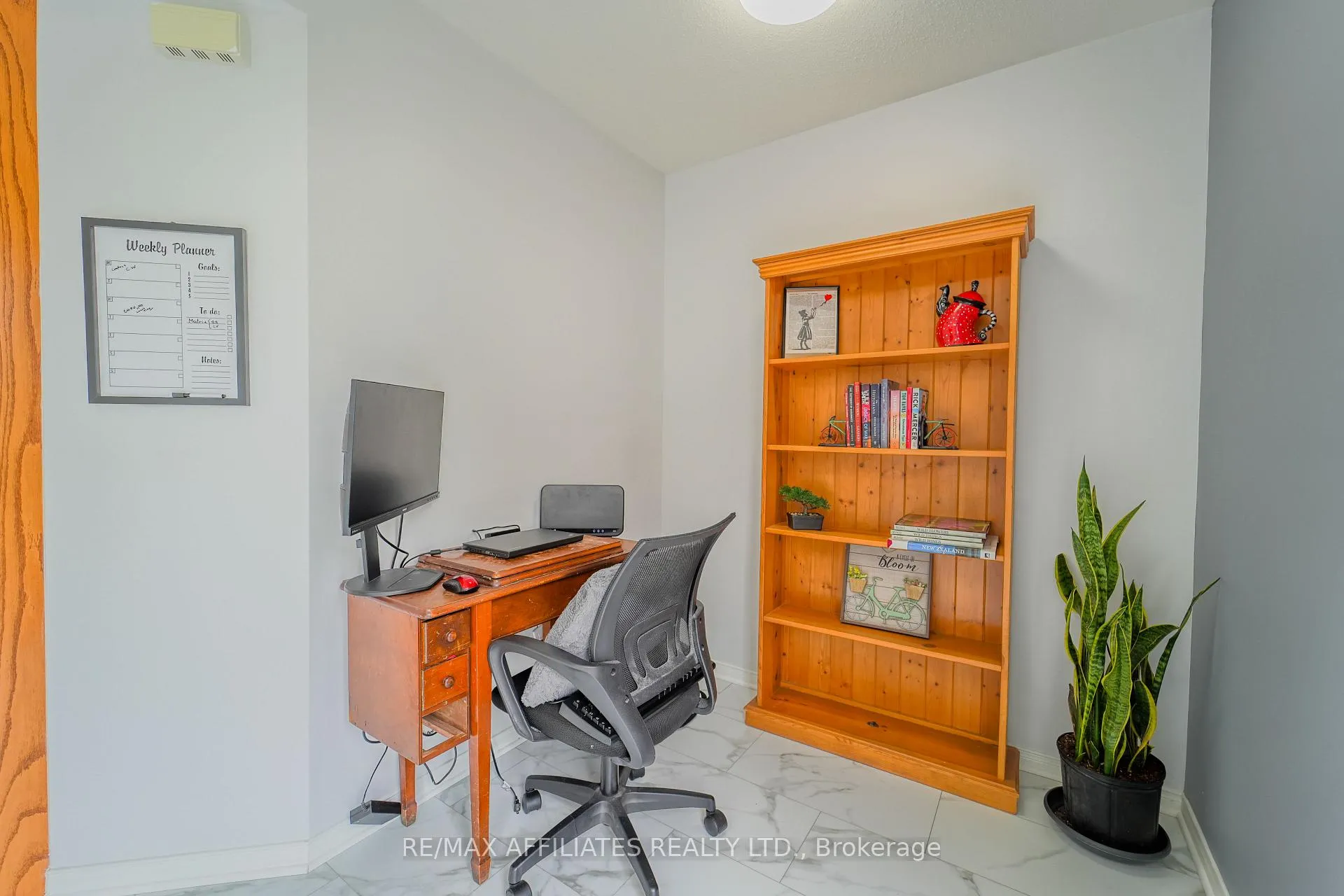 Photo 12 of 318 Crownridge Drive N, Ottawa, Kanata - Emerald Meadows/Trailwest — HOMEH