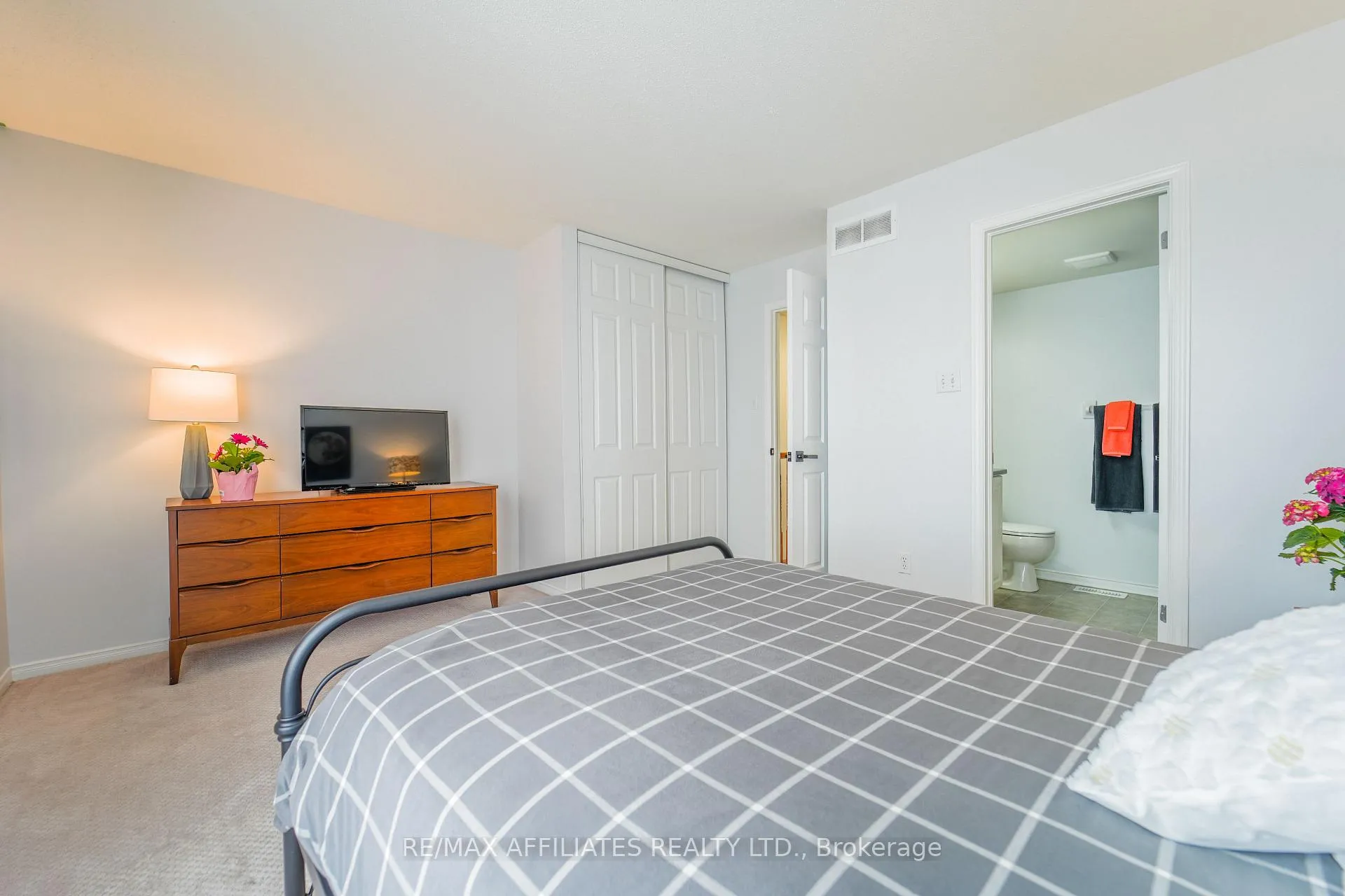 Photo 27 of 318 Crownridge Drive N, Ottawa, Kanata - Emerald Meadows/Trailwest — HOMEH