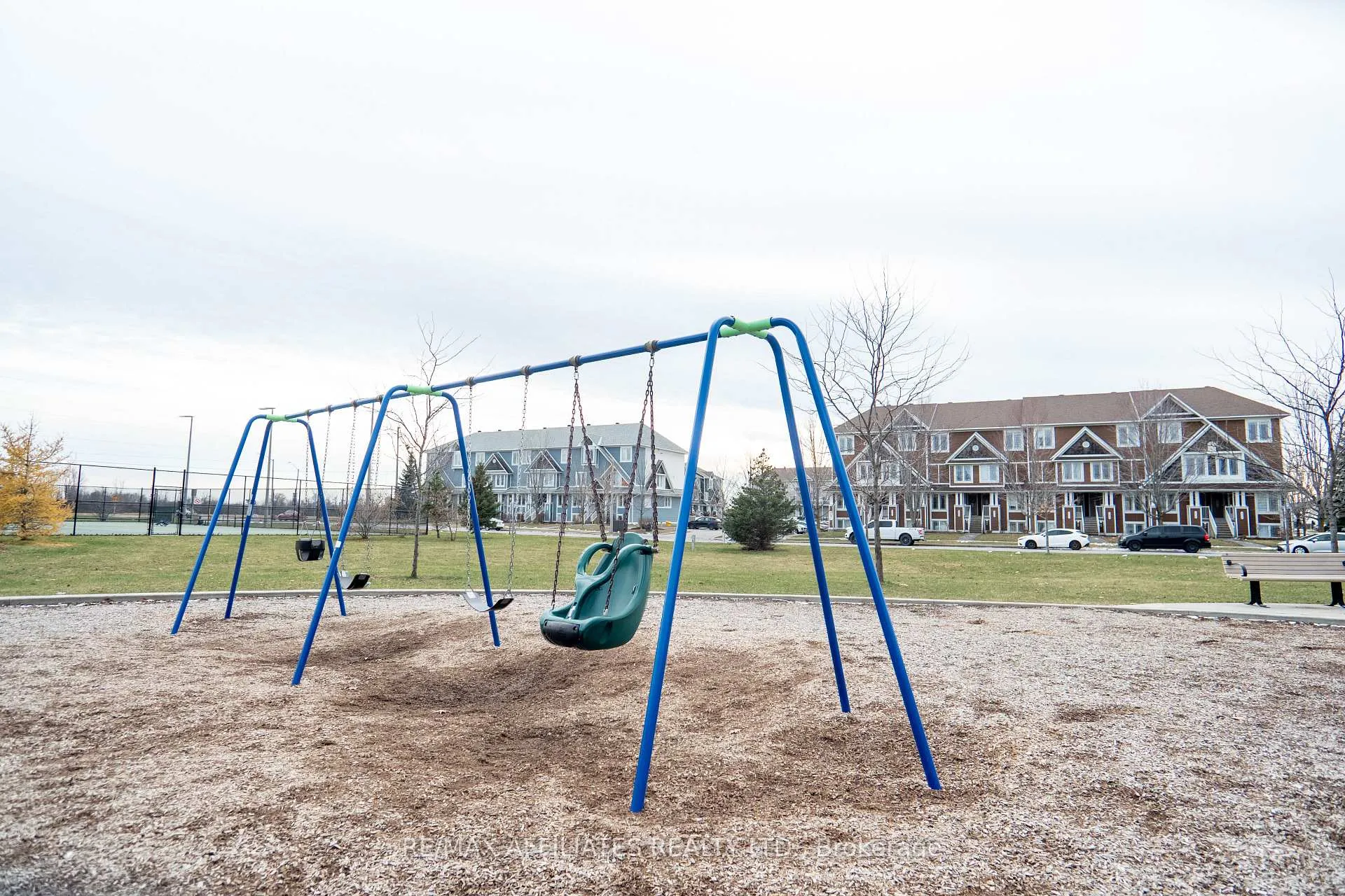 Photo 29 of 318 Crownridge Drive N, Ottawa, Kanata - Emerald Meadows/Trailwest — HOMEH