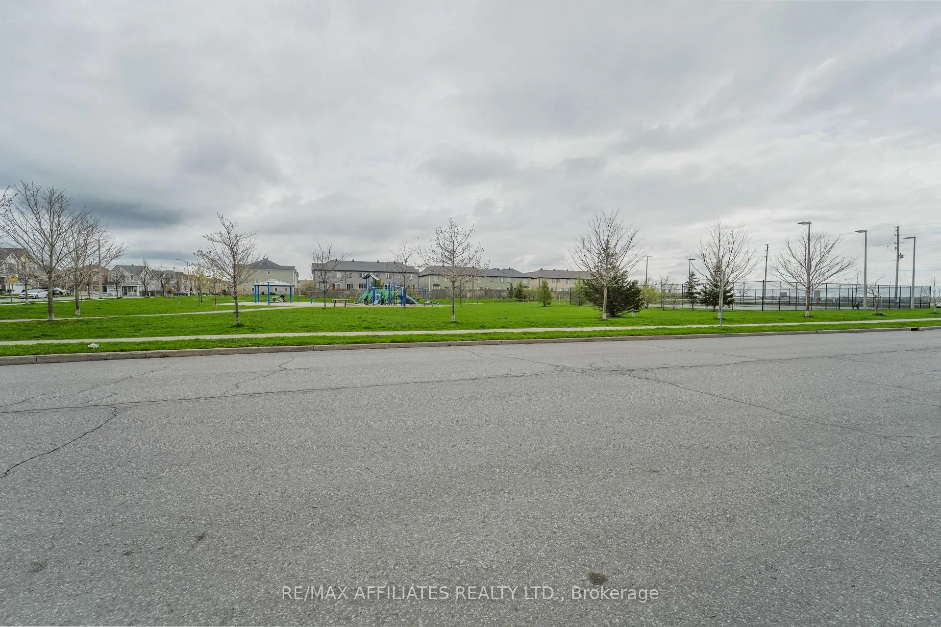 Photo 32 of 318 Crownridge Drive N, Ottawa, Kanata - Emerald Meadows/Trailwest — HOMEH