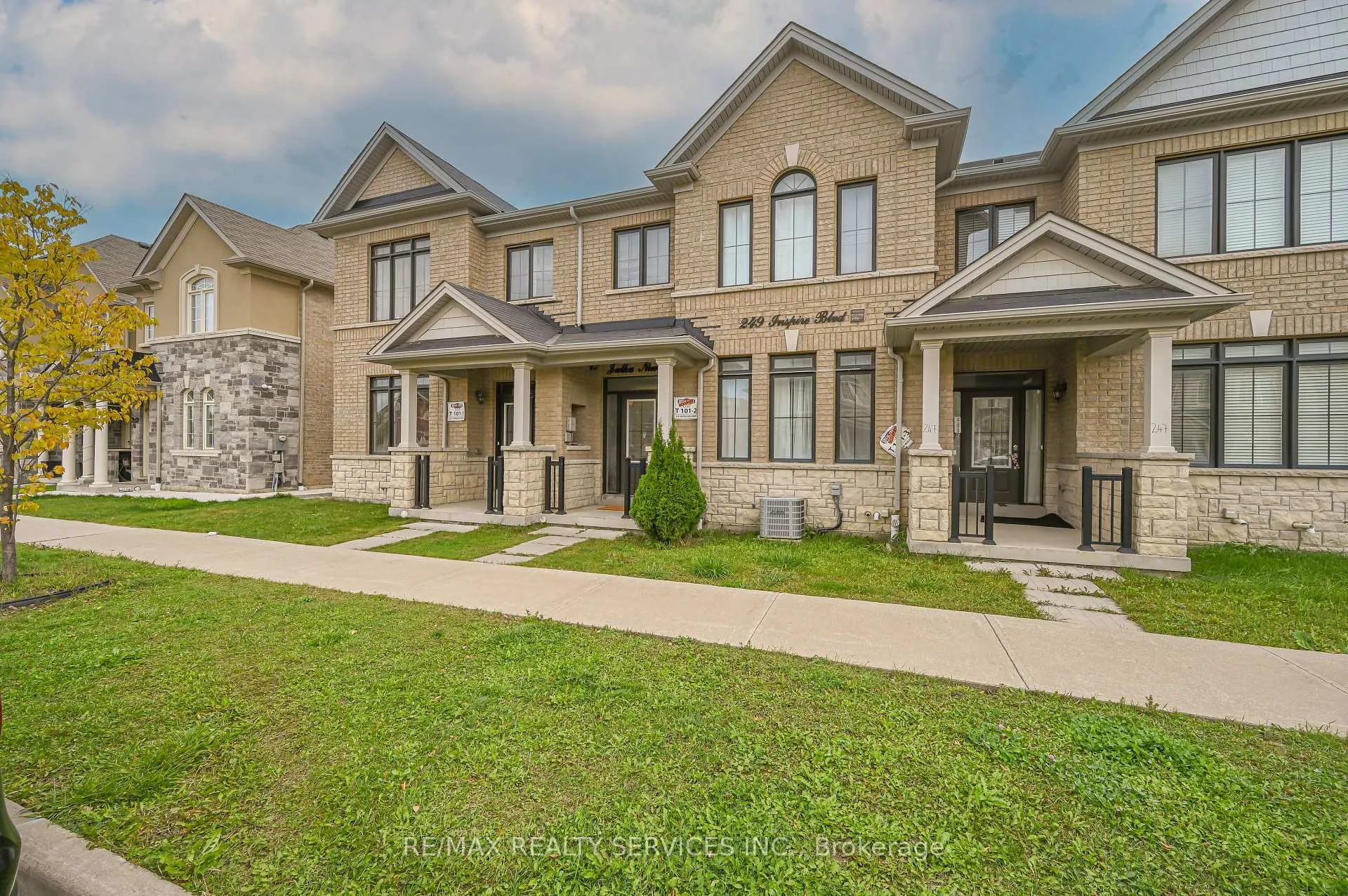 Photo 3 of 249 Inspire Boulevard, Brampton, Sandringham-Wellington North — HOMEH