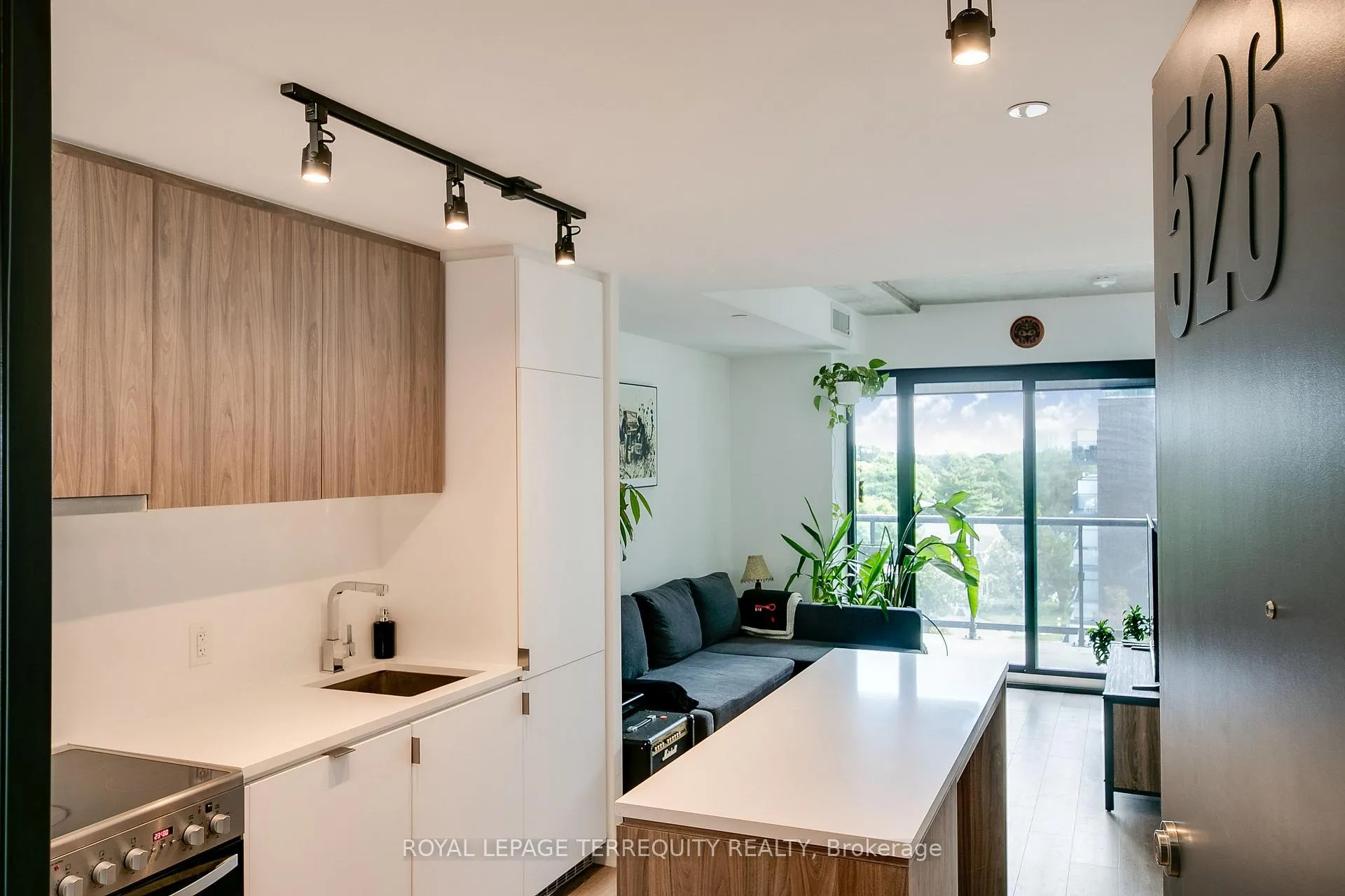 Front of Unit 526, 7 Smith Crescent