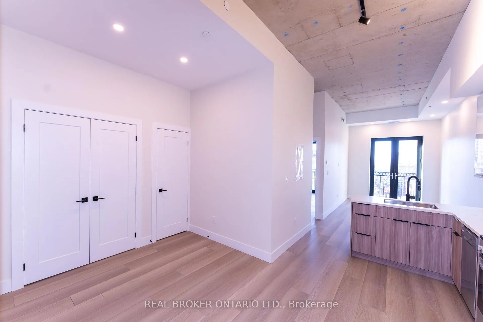 Photo 3 of Unit 202, 169 James Street S, Hamilton, Corktown — HOMEH