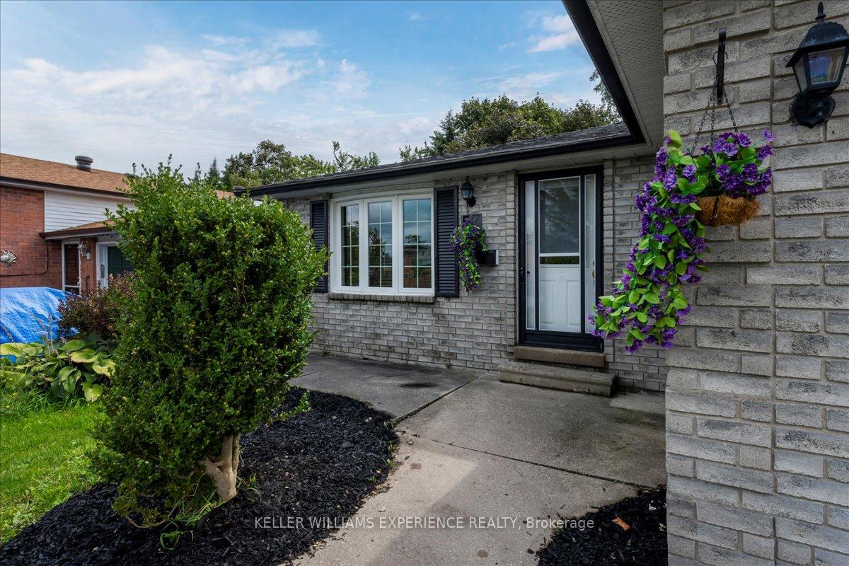 Photo 2 of 57 Gloria Street, Barrie, Sunnidale — HOMEH
