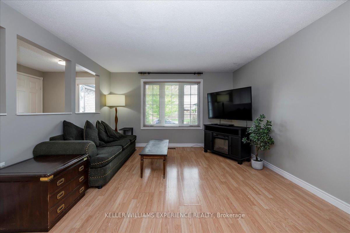 Photo 4 of 57 Gloria Street, Barrie, Sunnidale — HOMEH
