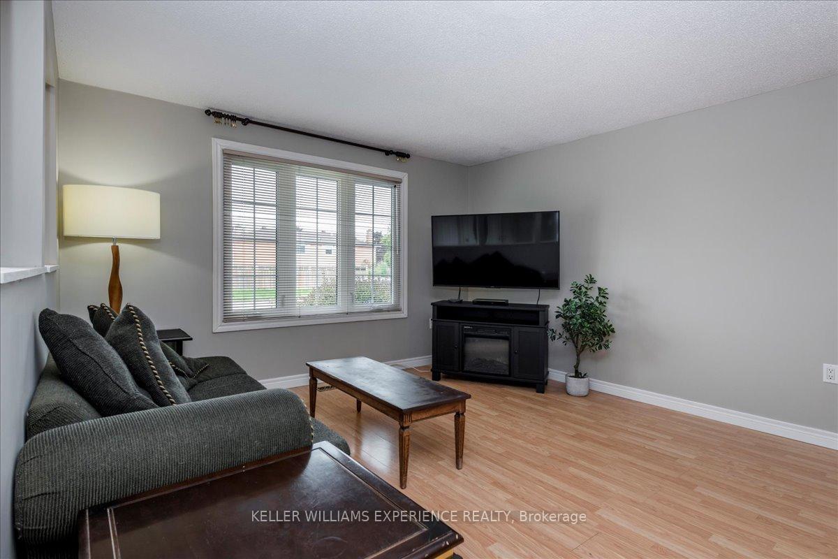 Photo 5 of 57 Gloria Street, Barrie, Sunnidale — HOMEH