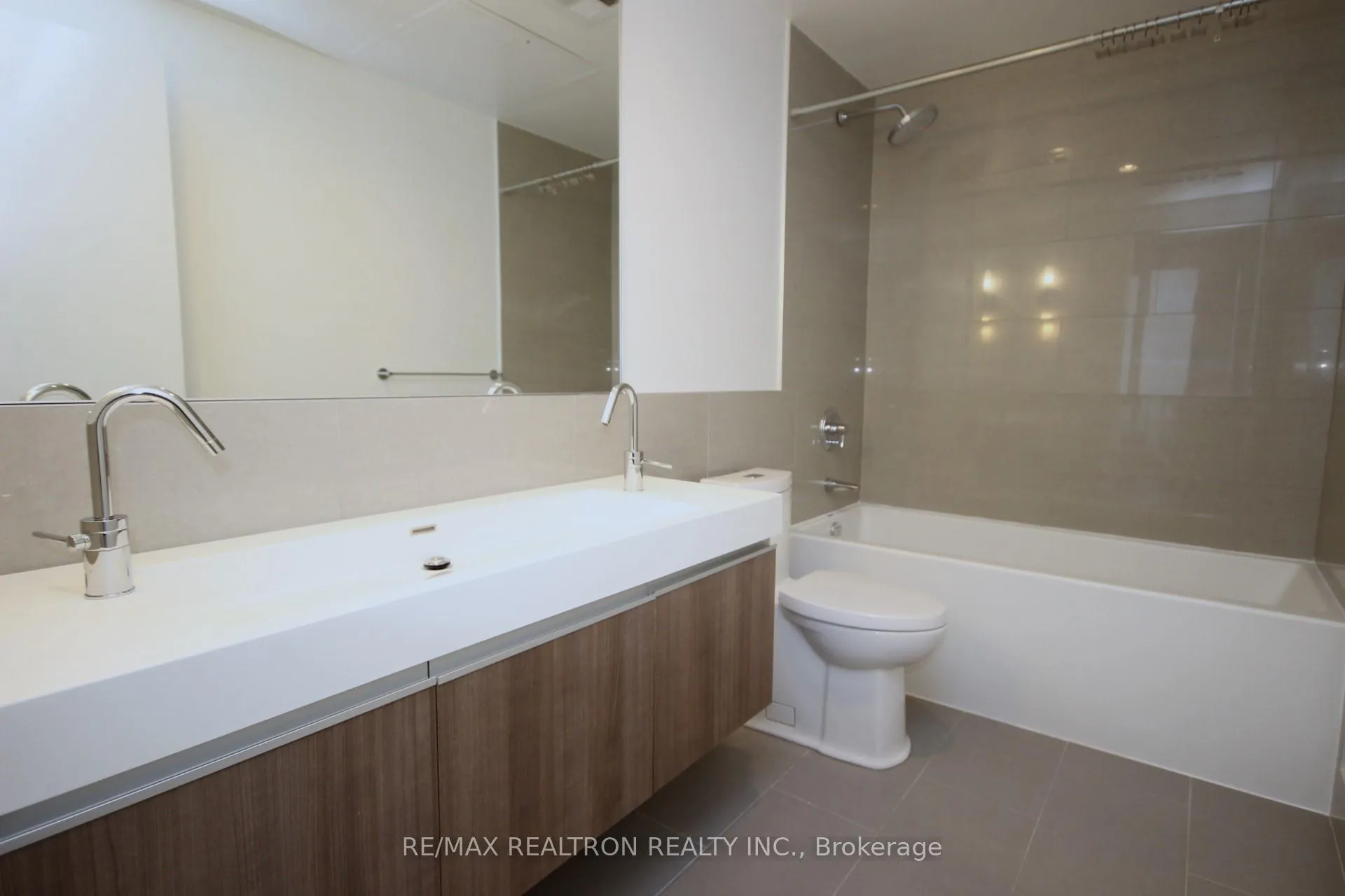 Photo 14 of Unit 710, 390 Cherry Street, Toronto, Waterfront Communities — HOMEH
