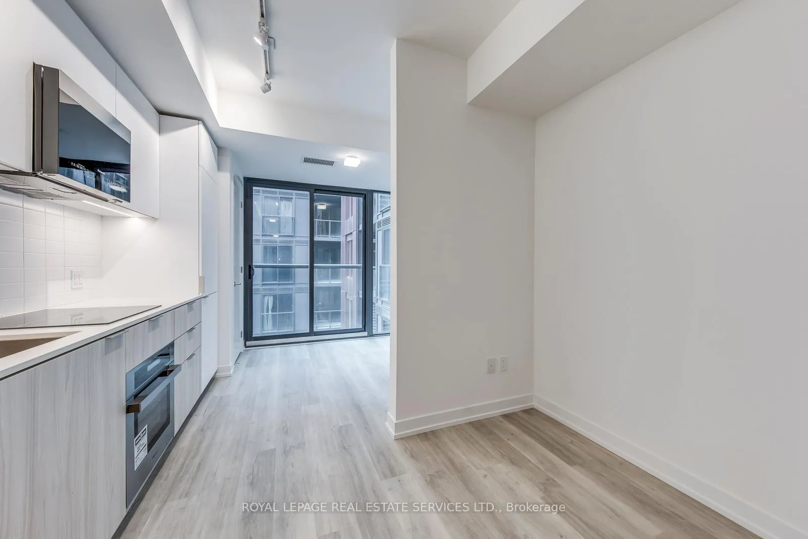 Photo 3 of Unit 828, 28 Eastern Avenue, Toronto, Moss Park — HOMEH