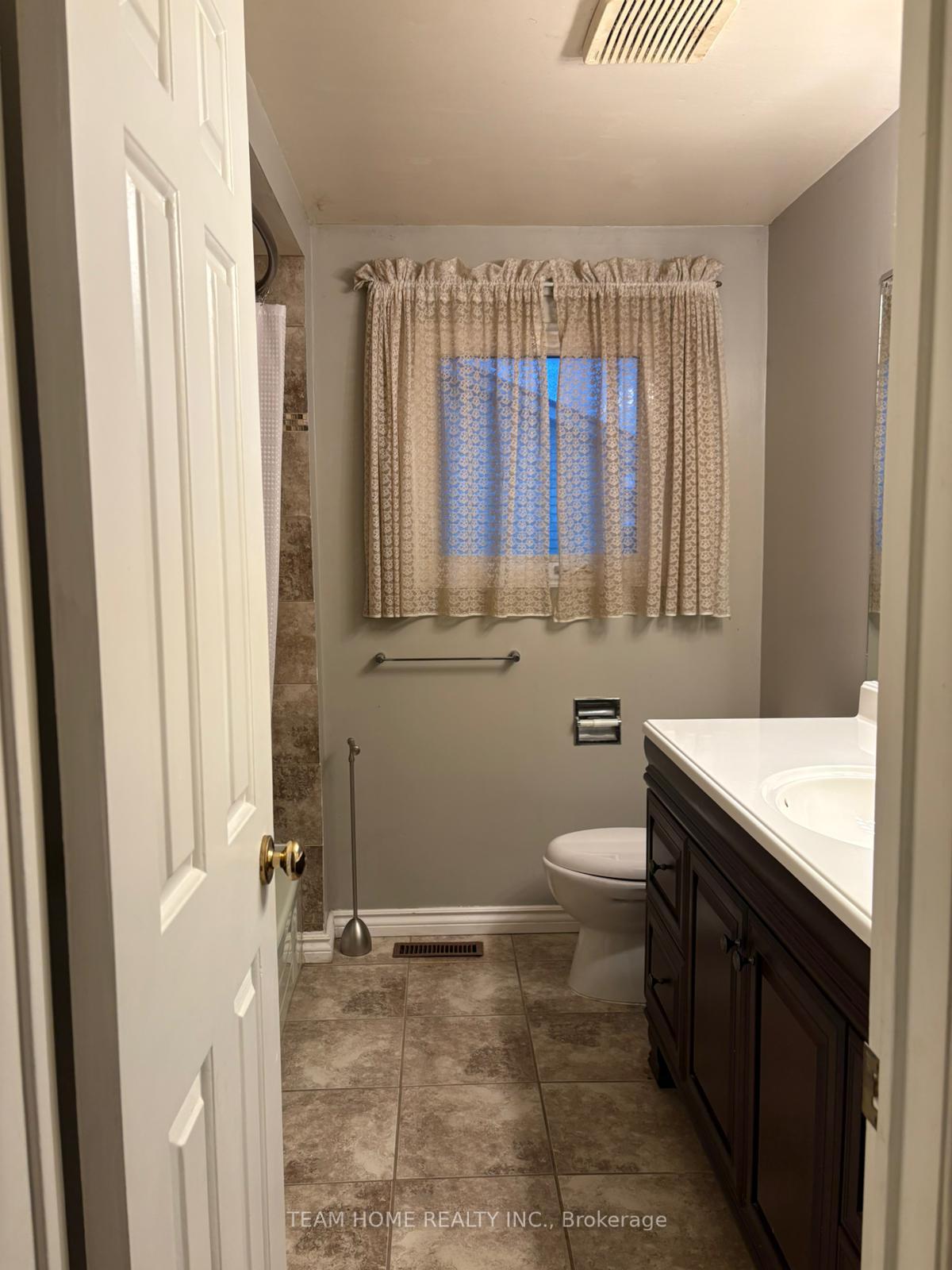 Photo 20 of 26 Bartlett Drive, Ajax, South West — HOMEH