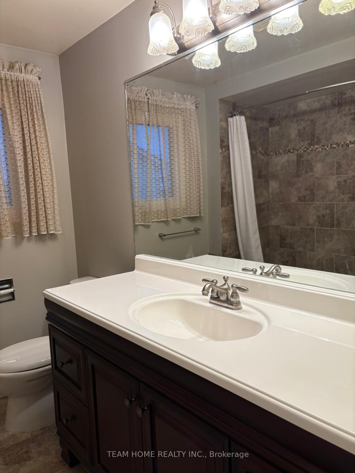 Photo 21 of 26 Bartlett Drive, Ajax, South West — HOMEH