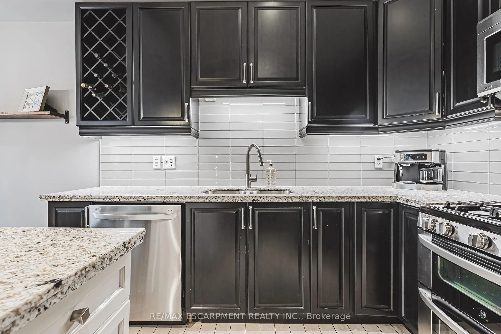 Photo 13 of 48 Madonna Drive, Hamilton, Carpenter — HOMEH