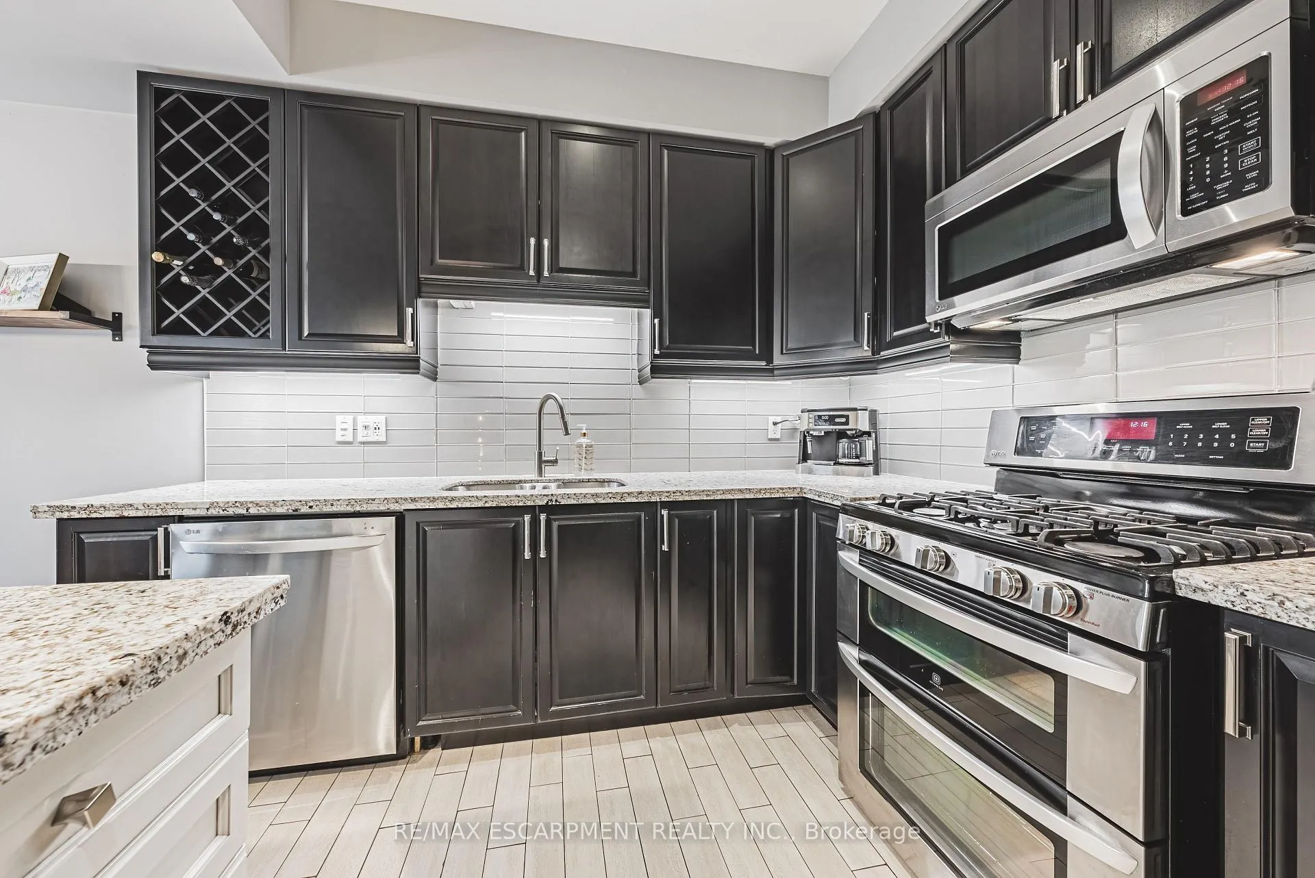 Photo 14 of 48 Madonna Drive, Hamilton, Carpenter — HOMEH