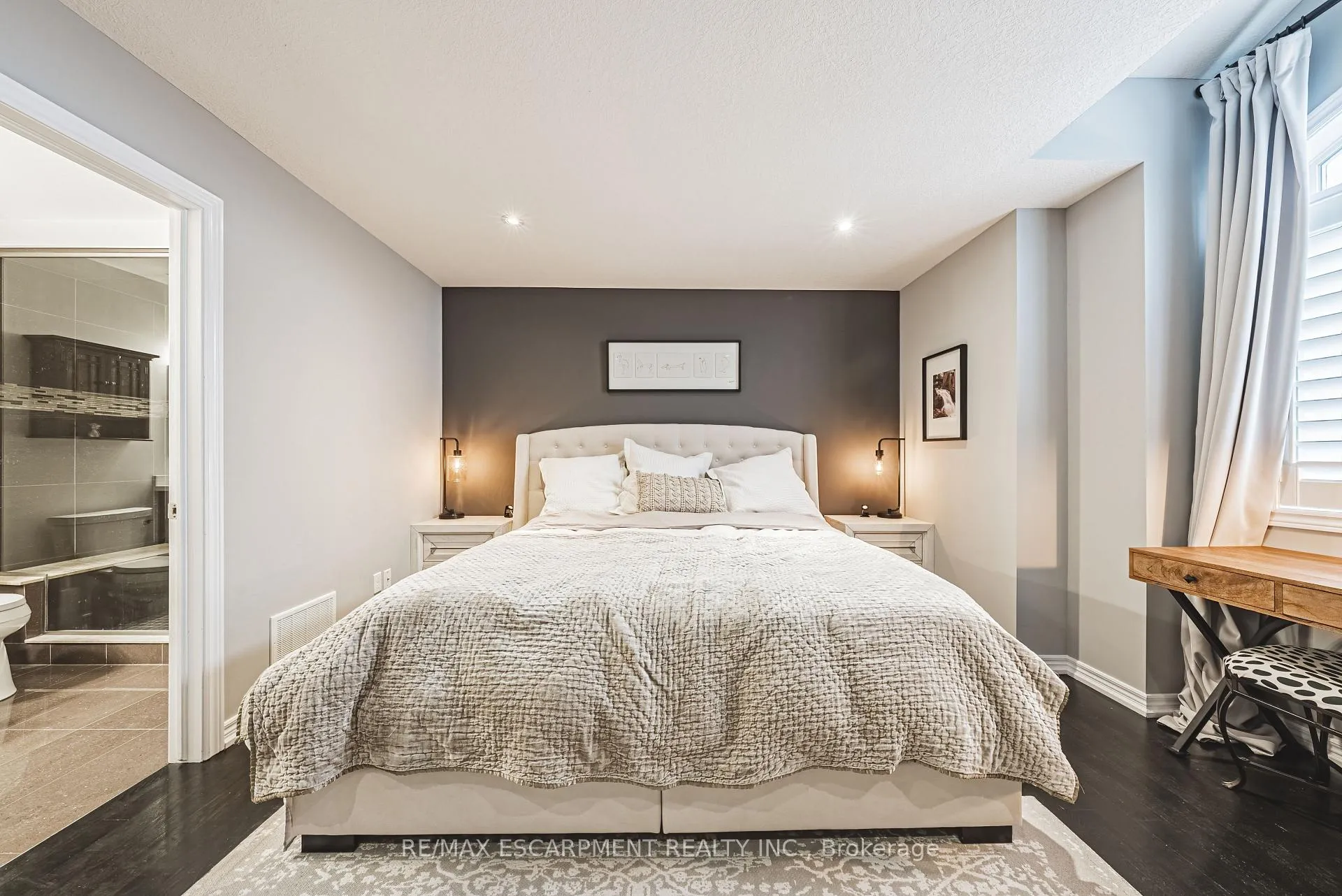 Photo 25 of 48 Madonna Drive, Hamilton, Carpenter — HOMEH