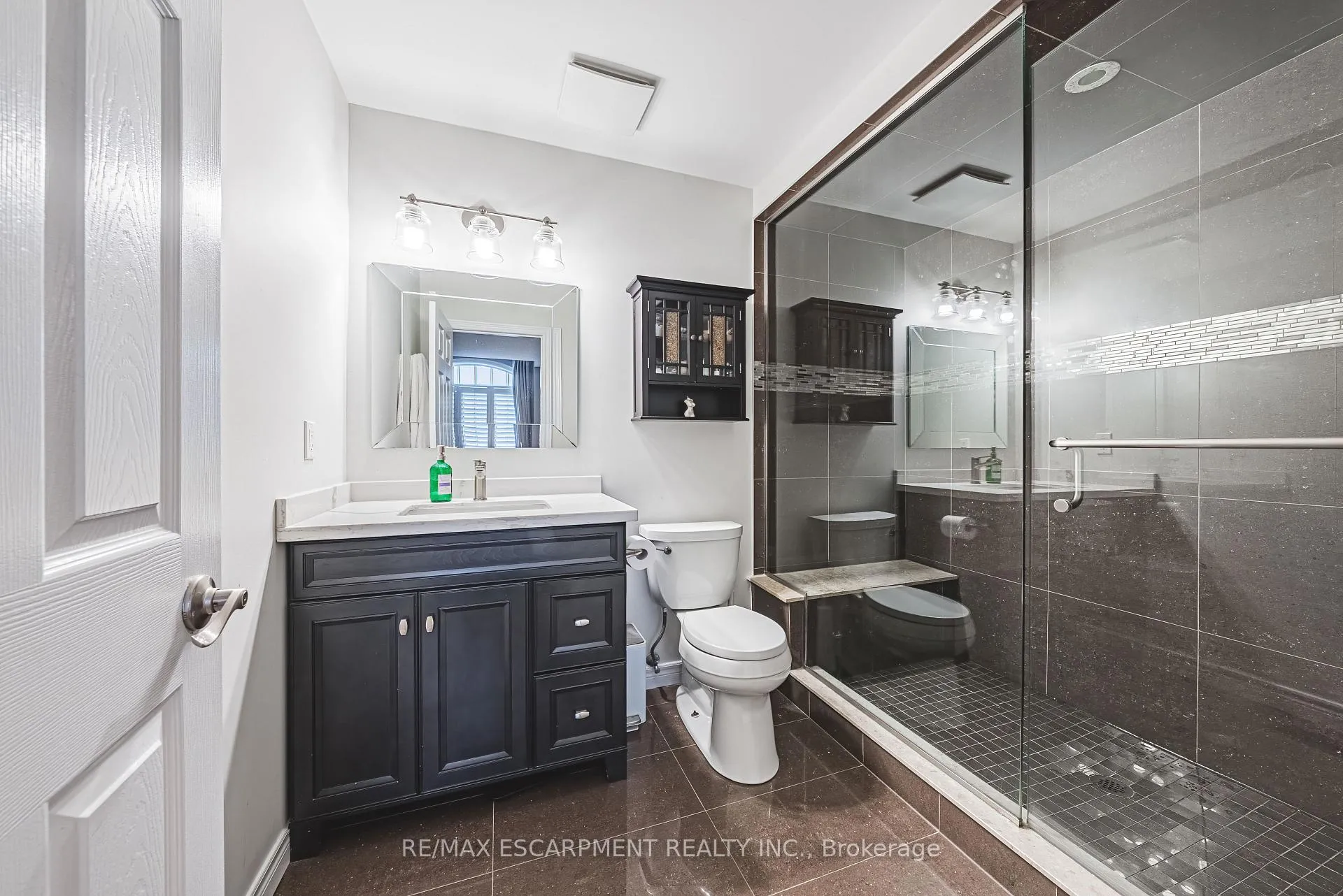 Photo 26 of 48 Madonna Drive, Hamilton, Carpenter — HOMEH
