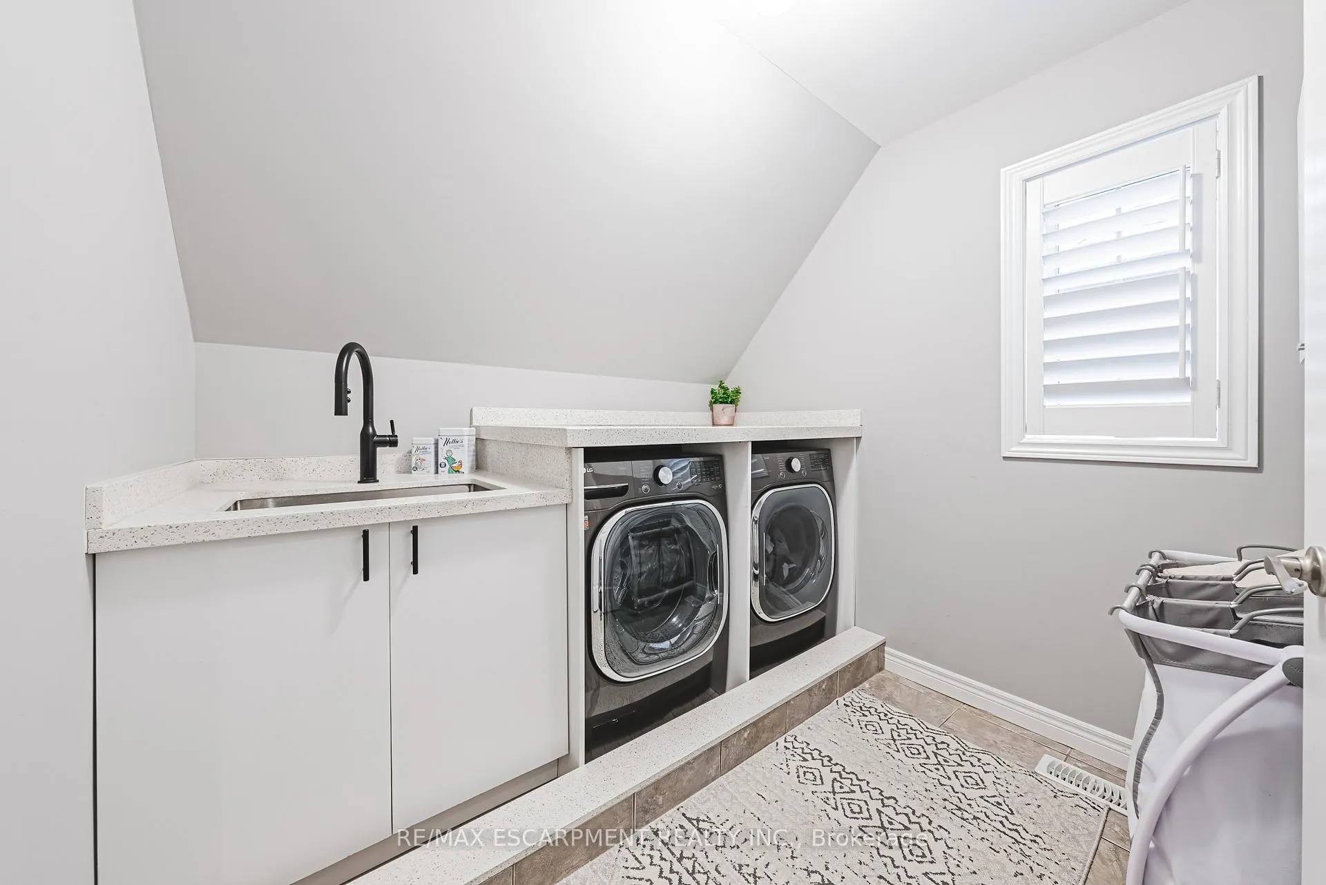 Photo 29 of 48 Madonna Drive, Hamilton, Carpenter — HOMEH