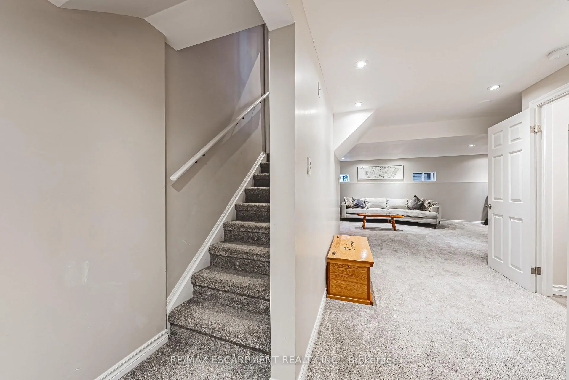Photo 30 of 48 Madonna Drive, Hamilton, Carpenter — HOMEH