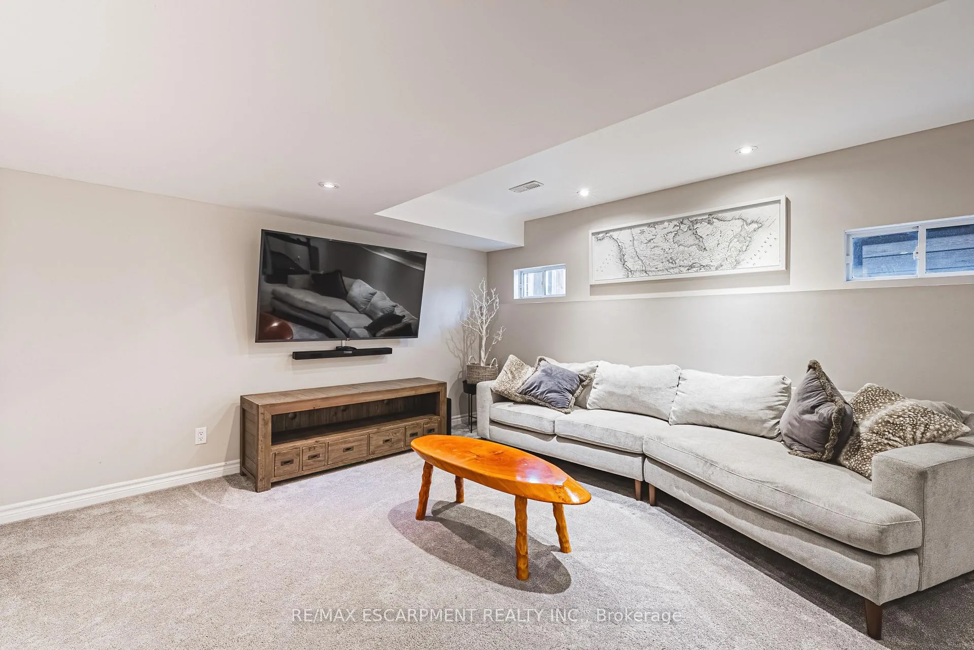 Photo 32 of 48 Madonna Drive, Hamilton, Carpenter — HOMEH