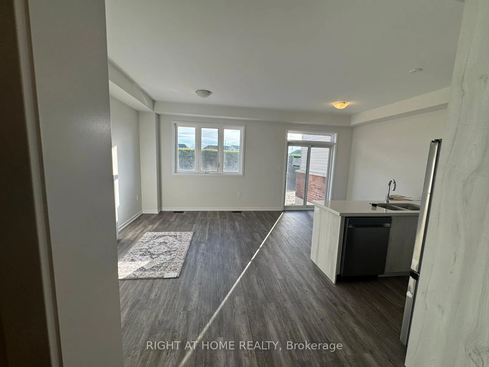 Photo 3 of 1536 Wheatcroft Drive, Oshawa, Kedron — HOMEH