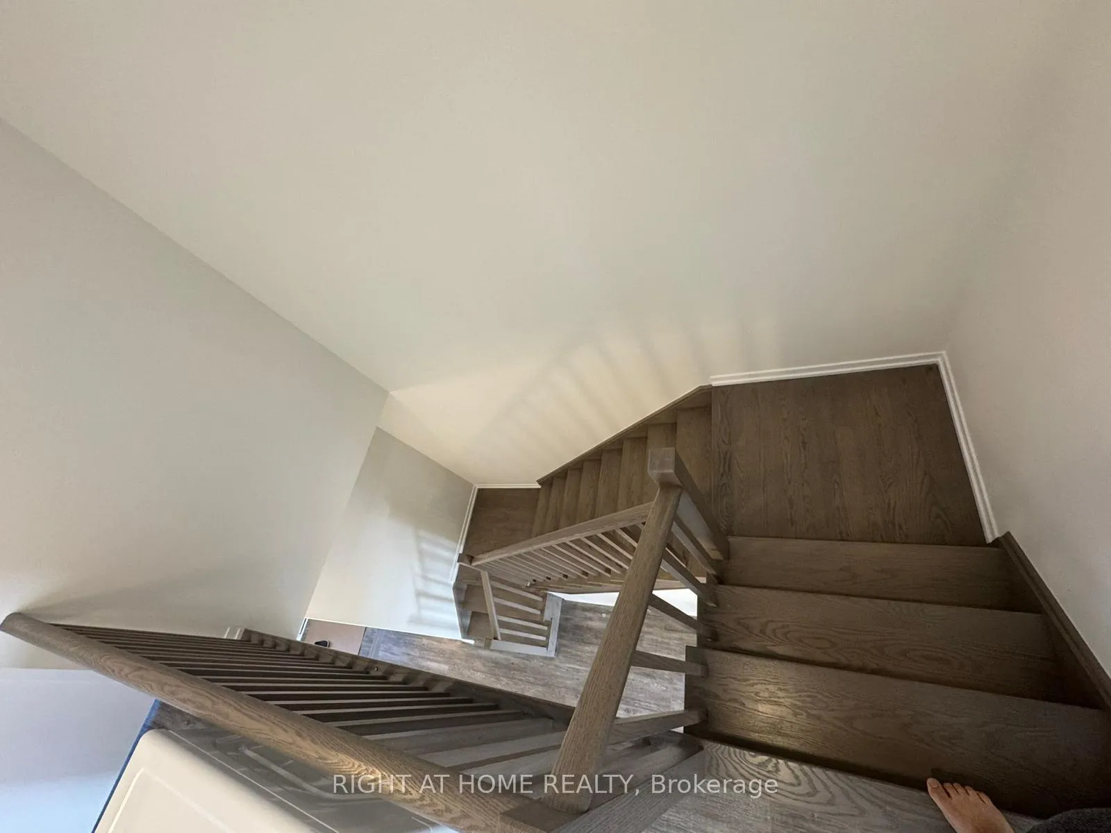 Photo 5 of 1536 Wheatcroft Drive, Oshawa, Kedron — HOMEH