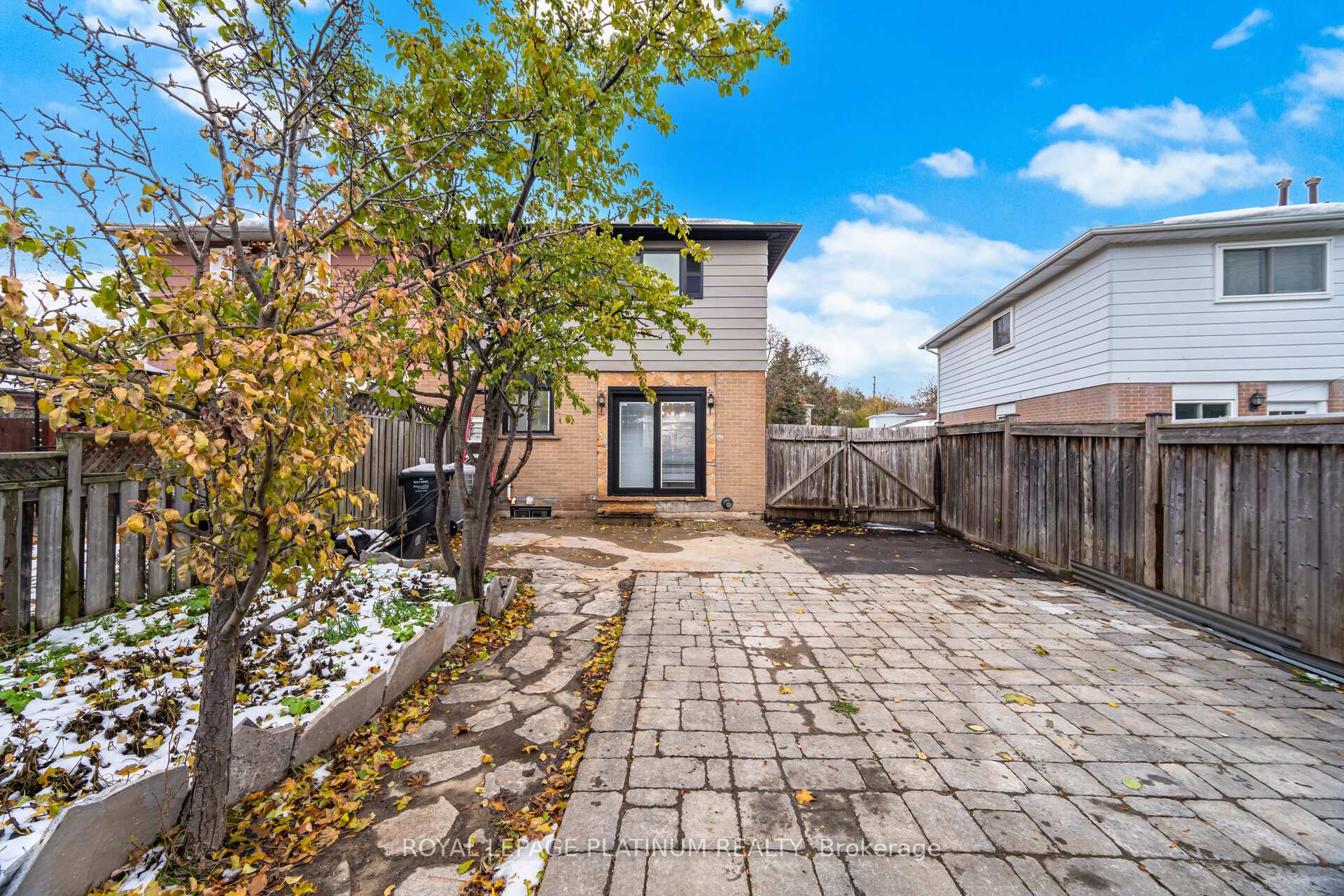 Photo 40 of 230 Archdekin Drive, Brampton, Madoc — HOMEH