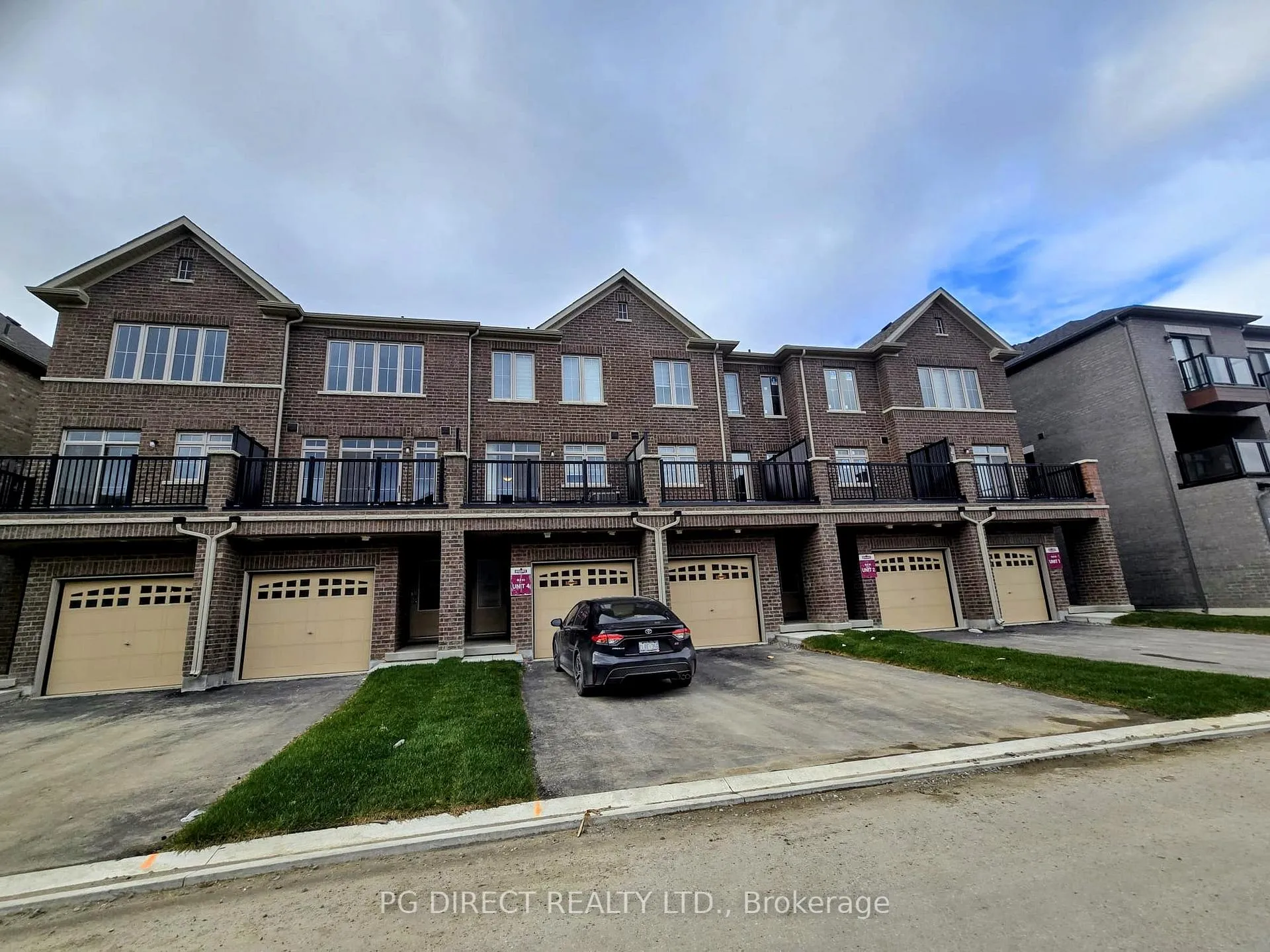 Photo 6 of 367 Inspire Boulevard, Brampton, Brampton North — HOMEH