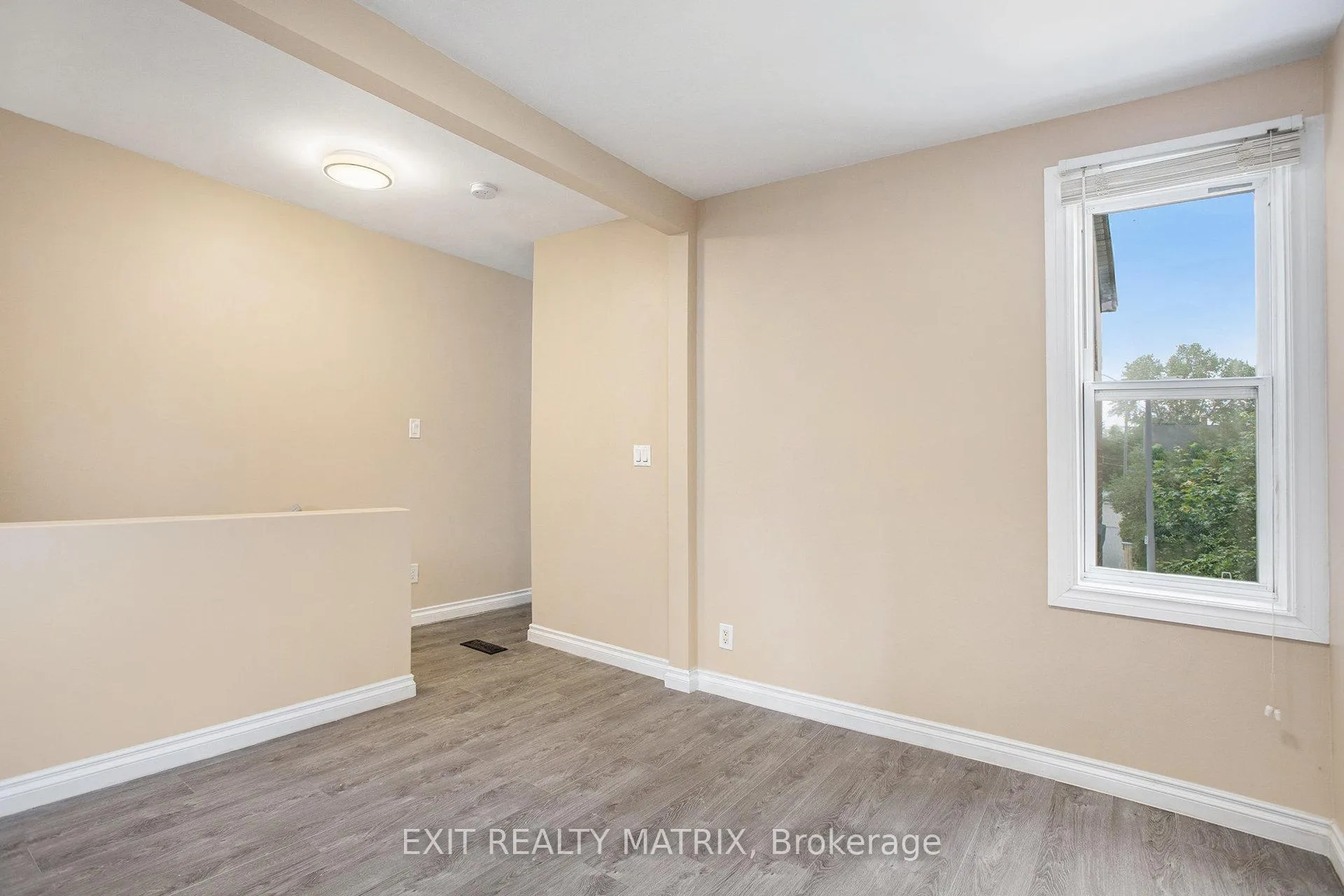 Photo 8 of Unit 2, 256 Park Street, Ottawa, Vanier — HOMEH