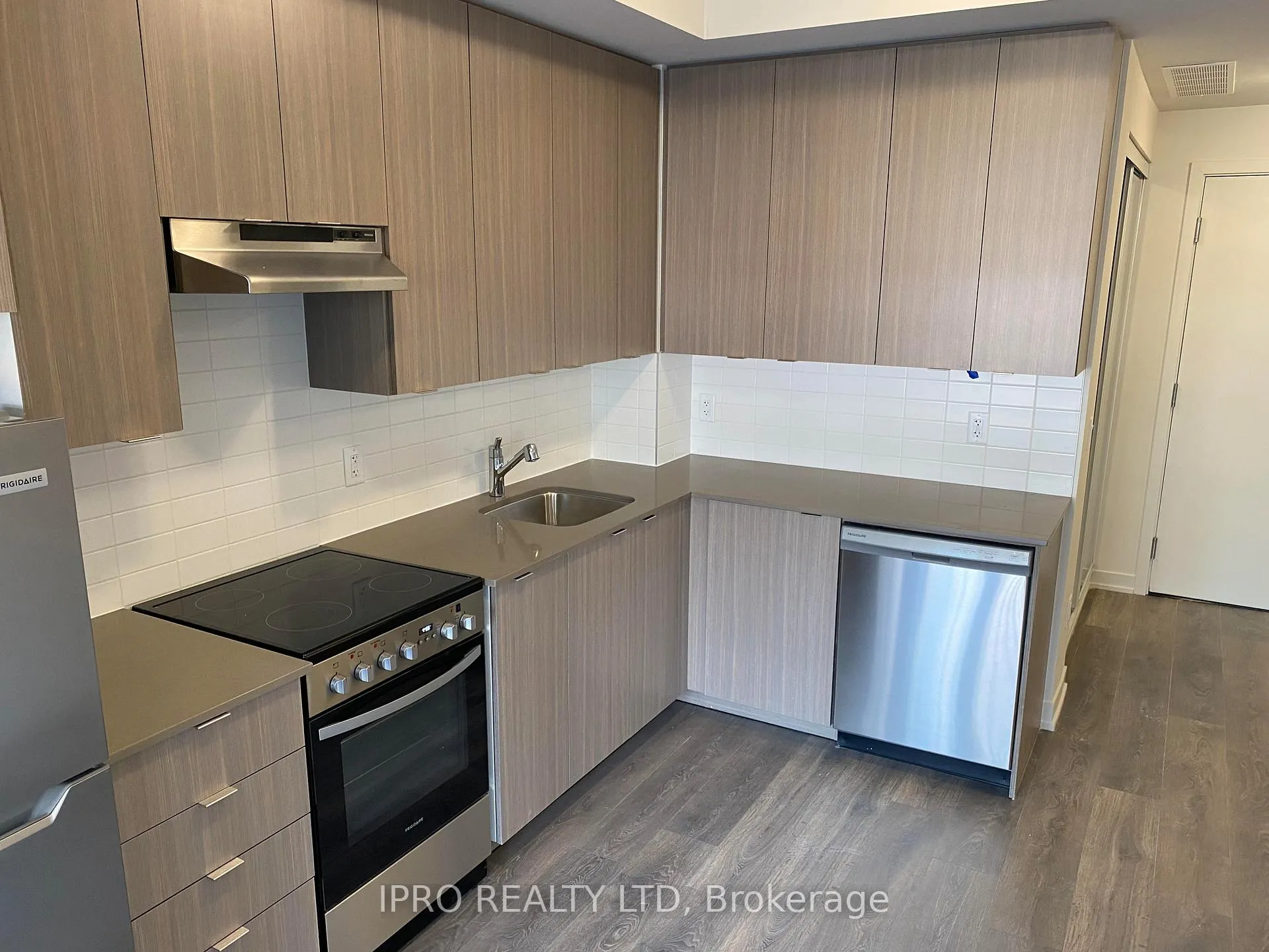 Photo 6 of Unit 103, 62 Sky Harbour Drive E, Brampton, Bram West — HOMEH