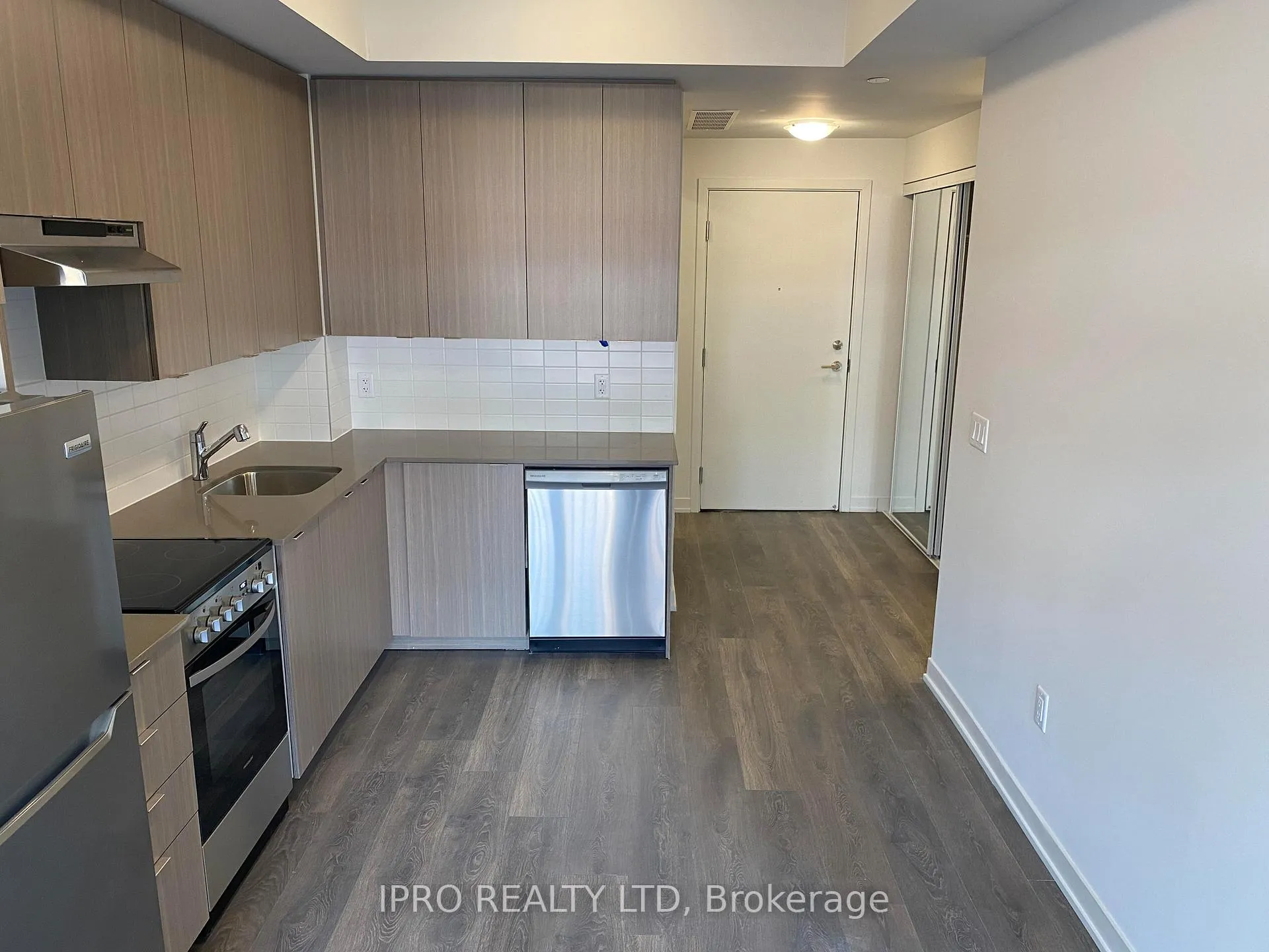 Photo 7 of Unit 103, 62 Sky Harbour Drive E, Brampton, Bram West — HOMEH