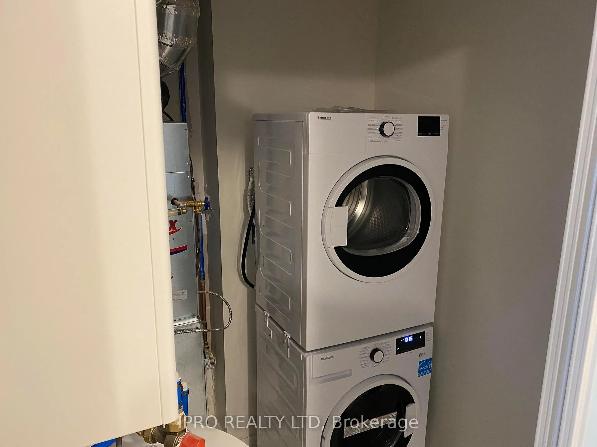 Photo 8 of Unit 103, 62 Sky Harbour Drive E, Brampton, Bram West — HOMEH
