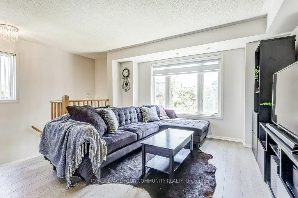 Photo 6 of 73 Burton Howard Drive, Aurora, Bayview Northeast — HOMEH