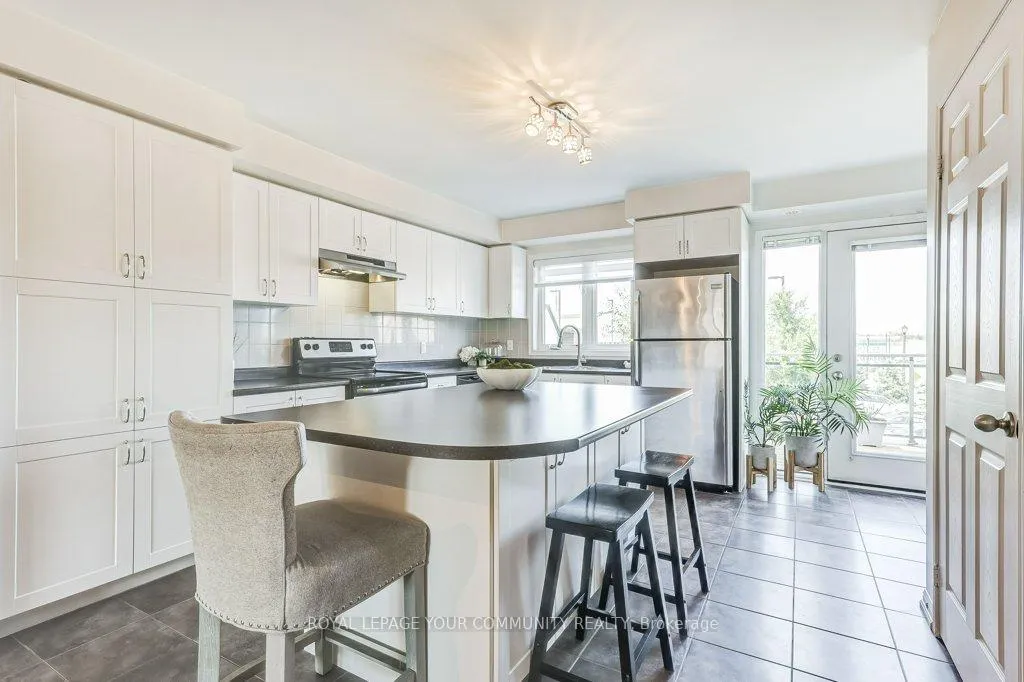 Photo 8 of 73 Burton Howard Drive, Aurora, Bayview Northeast — HOMEH