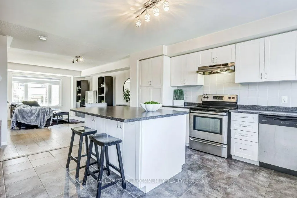 Photo 10 of 73 Burton Howard Drive, Aurora, Bayview Northeast — HOMEH