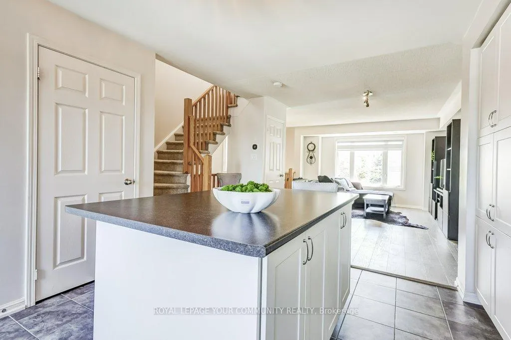 Photo 11 of 73 Burton Howard Drive, Aurora, Bayview Northeast — HOMEH