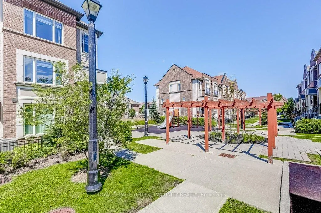 Photo 33 of 73 Burton Howard Drive, Aurora, Bayview Northeast — HOMEH