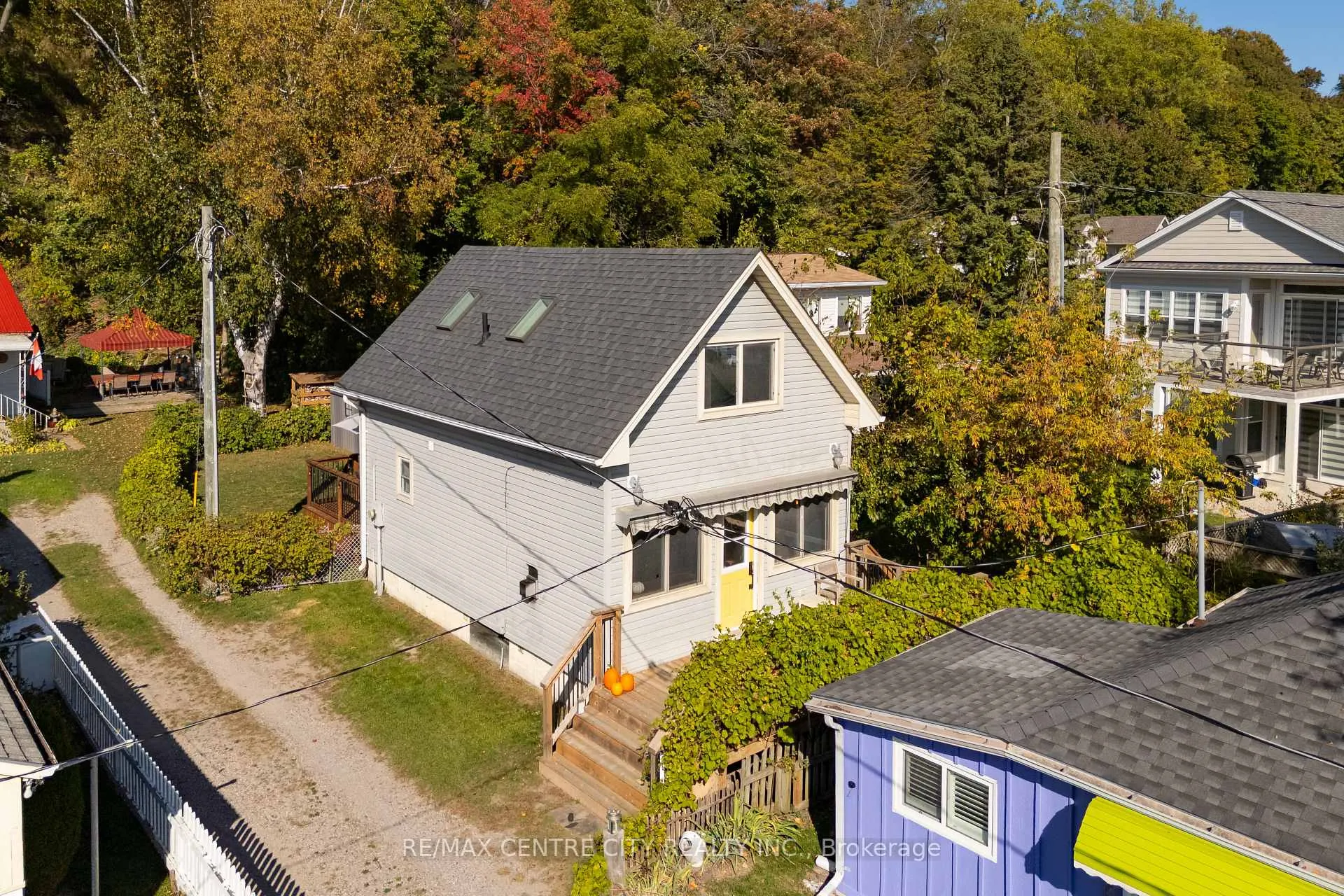 Photo 2 of 417 Edith Cavell Boulevard, Central Elgin, Rural Central Elgin — HOMEH